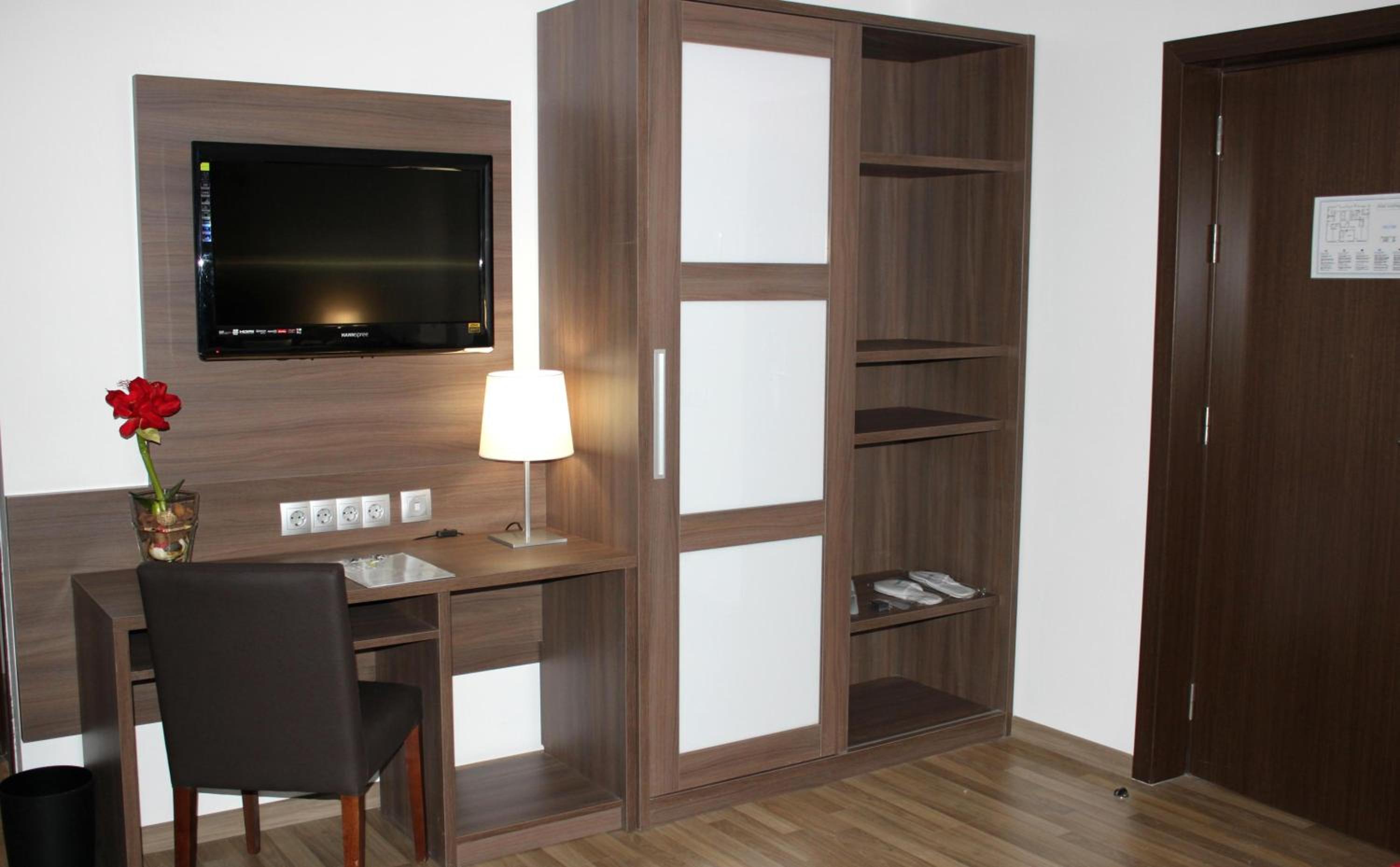 Double or Twin Room (1-2 Adults) thumbnail 6