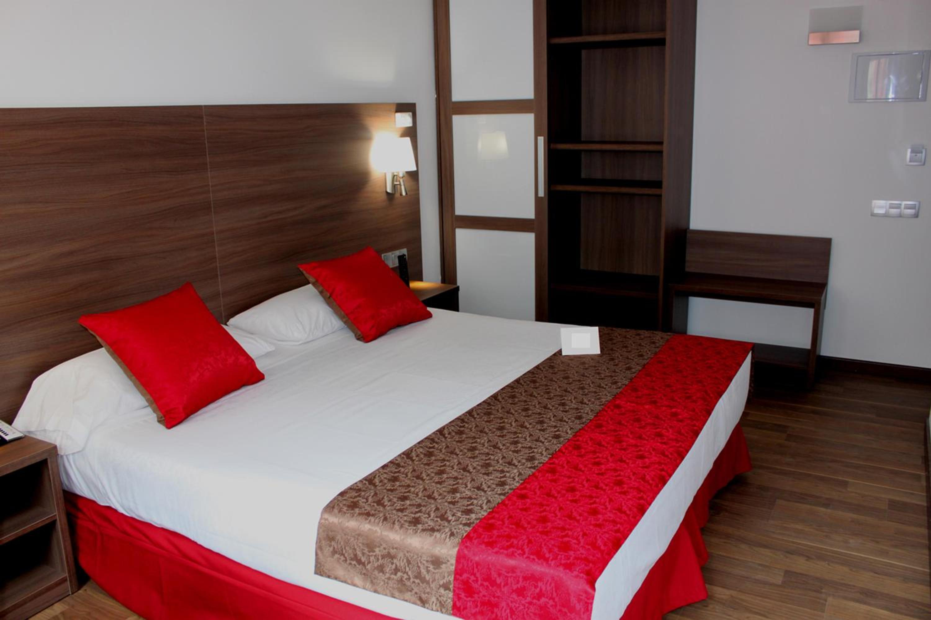 Single Room thumbnail 6