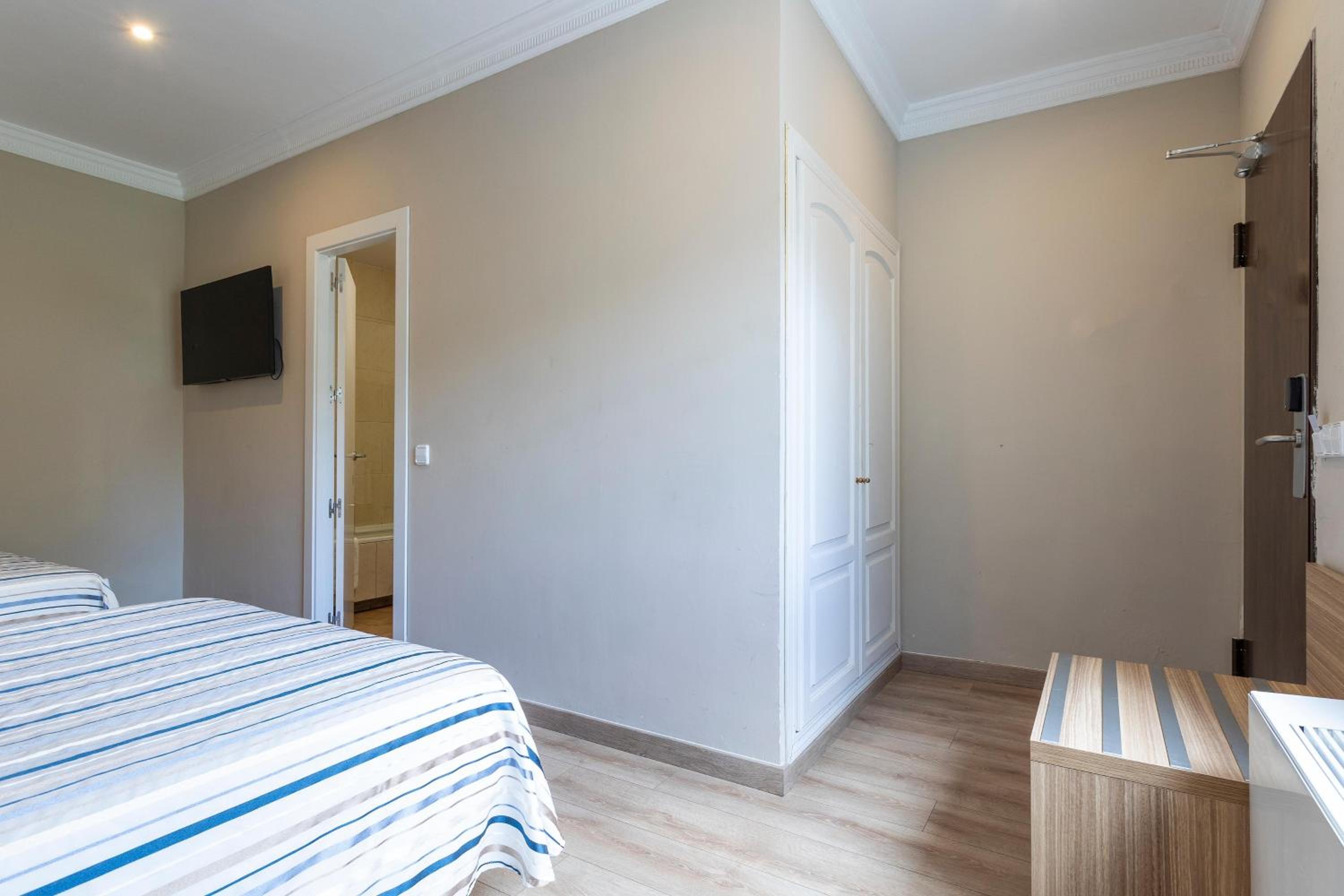 Double or Twin Room photo 3