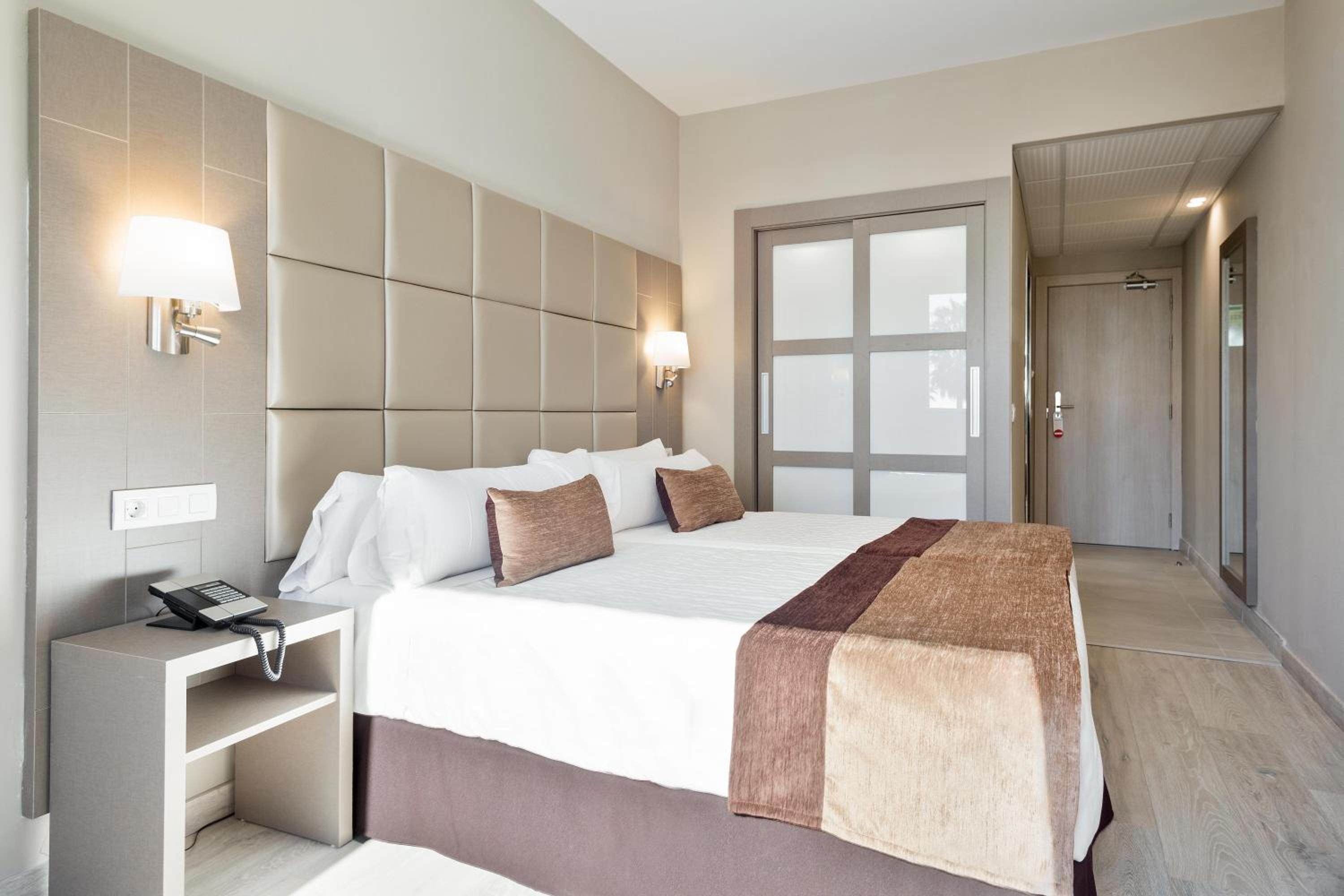 Double Business Room with Sea View - 2 Beds