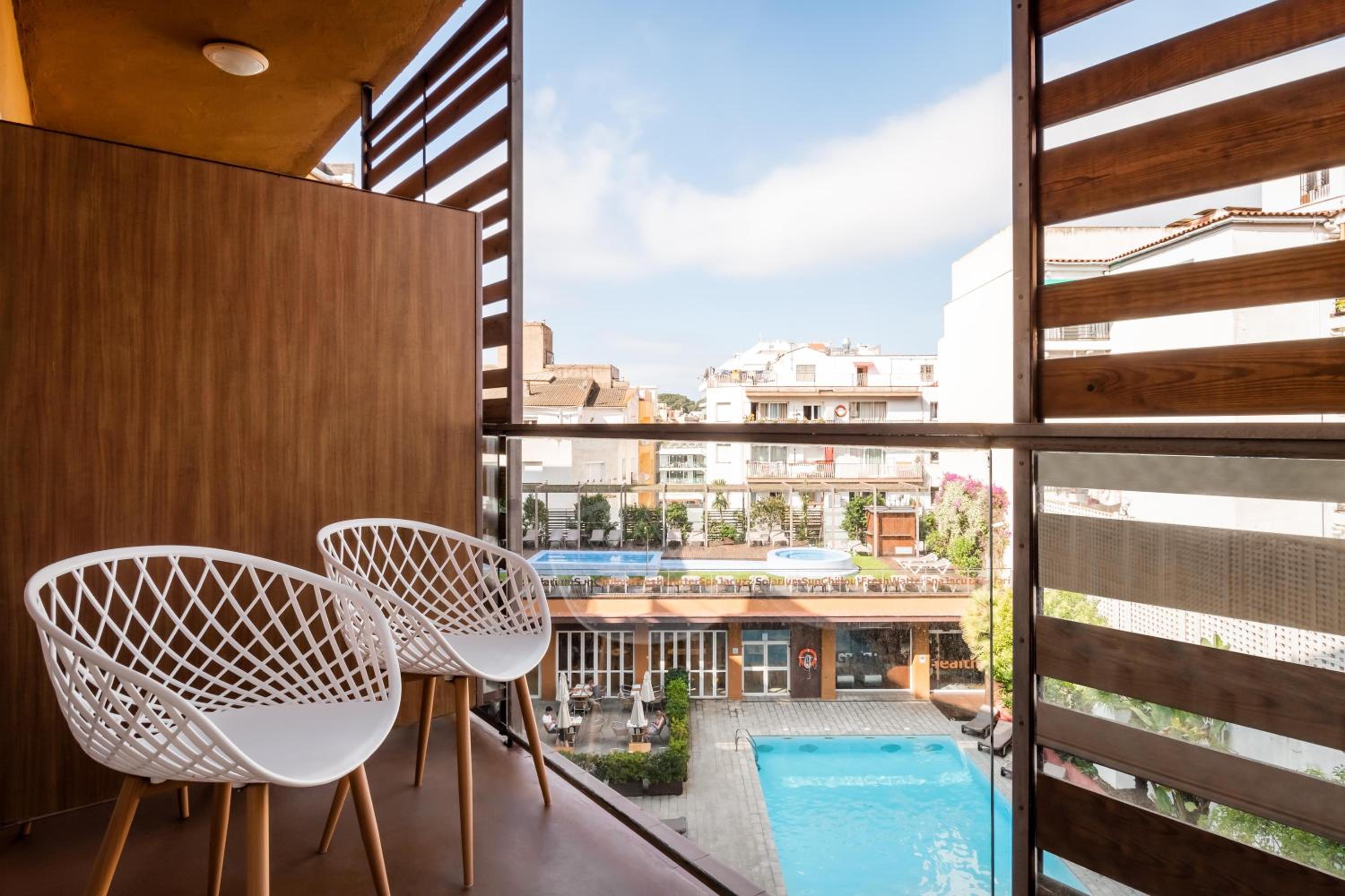 Triple Room with Pool View photo 2