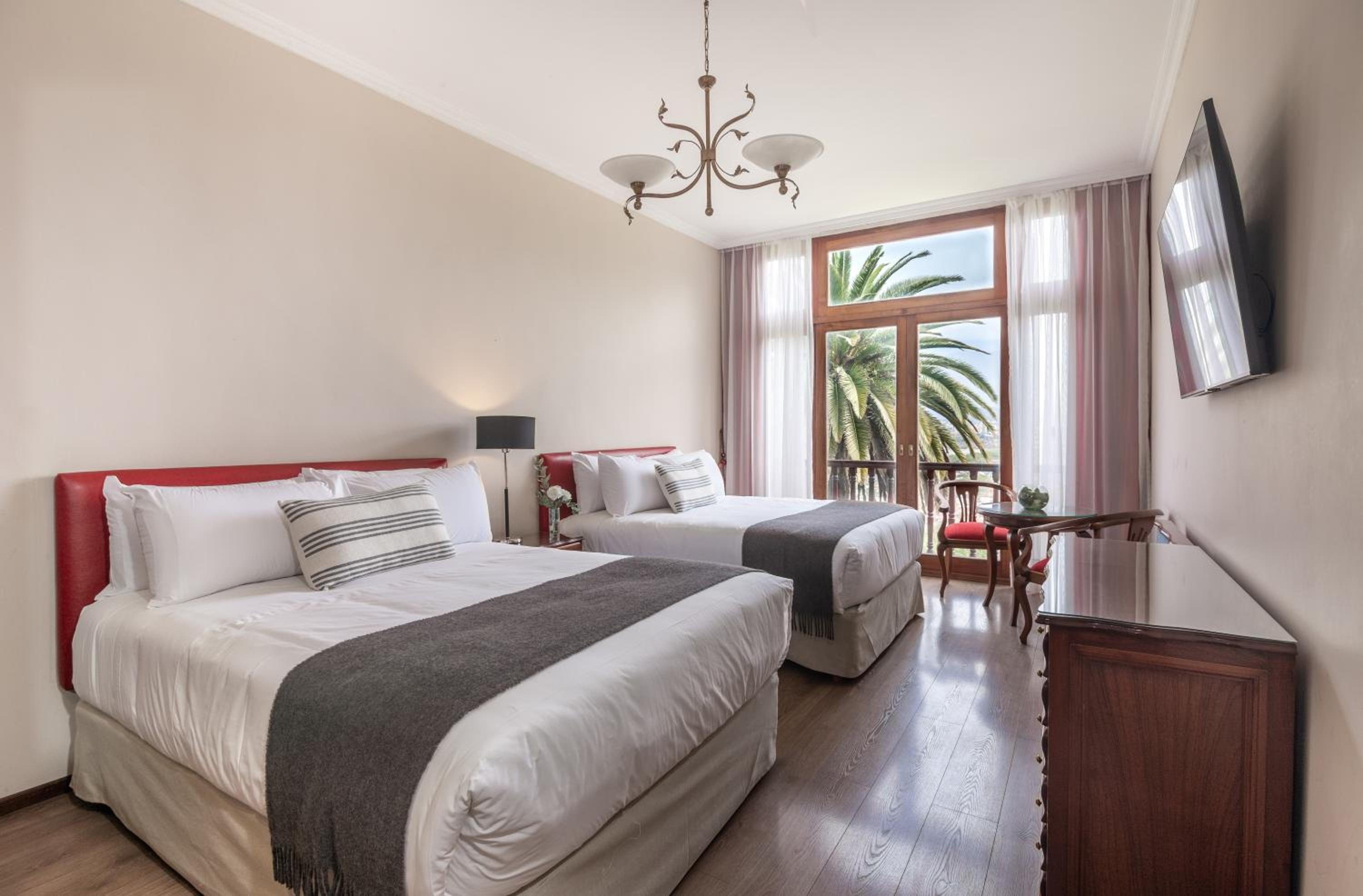 Superior Double or Twin Room with City View photo 2