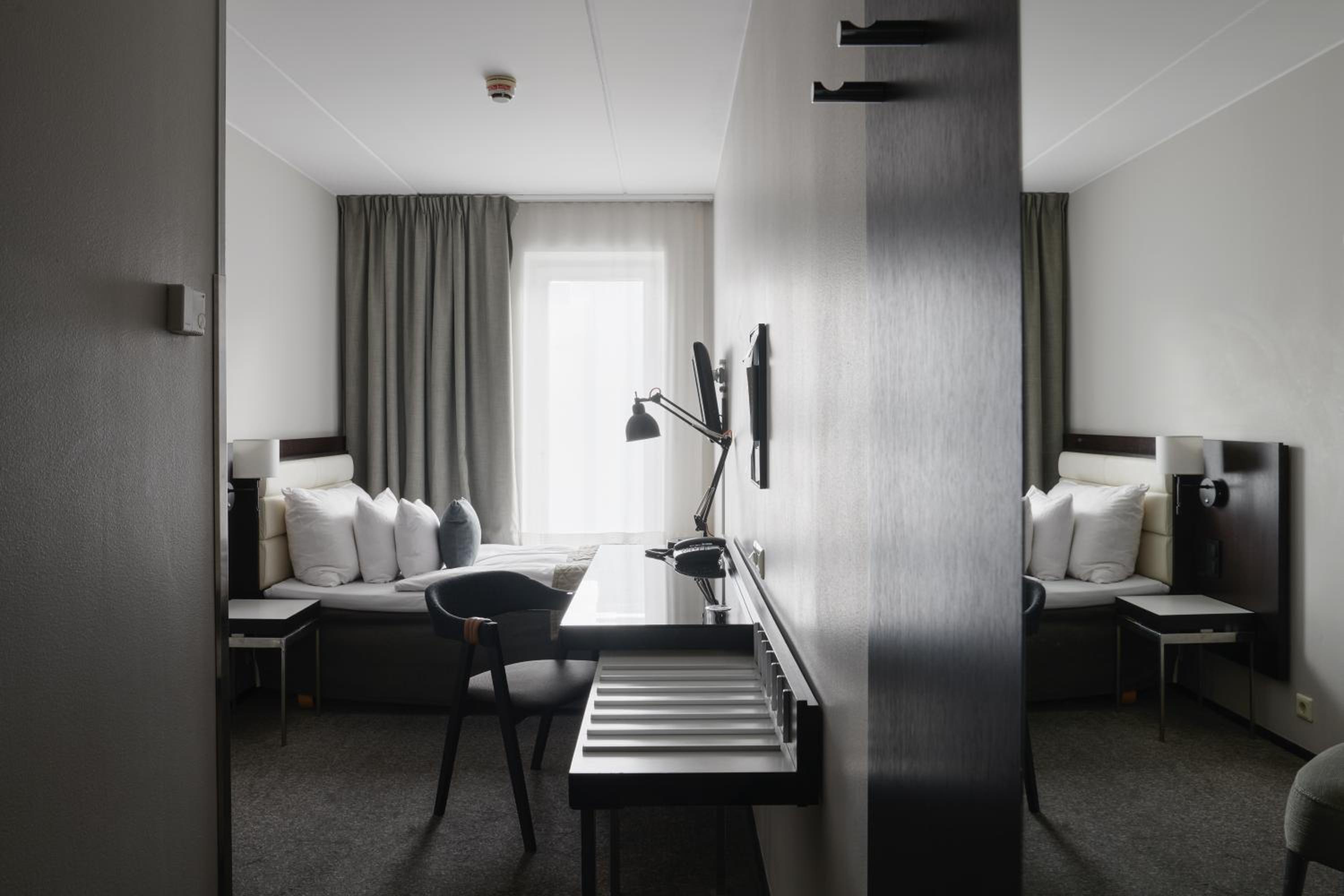 Compact Double Room - Photo 1