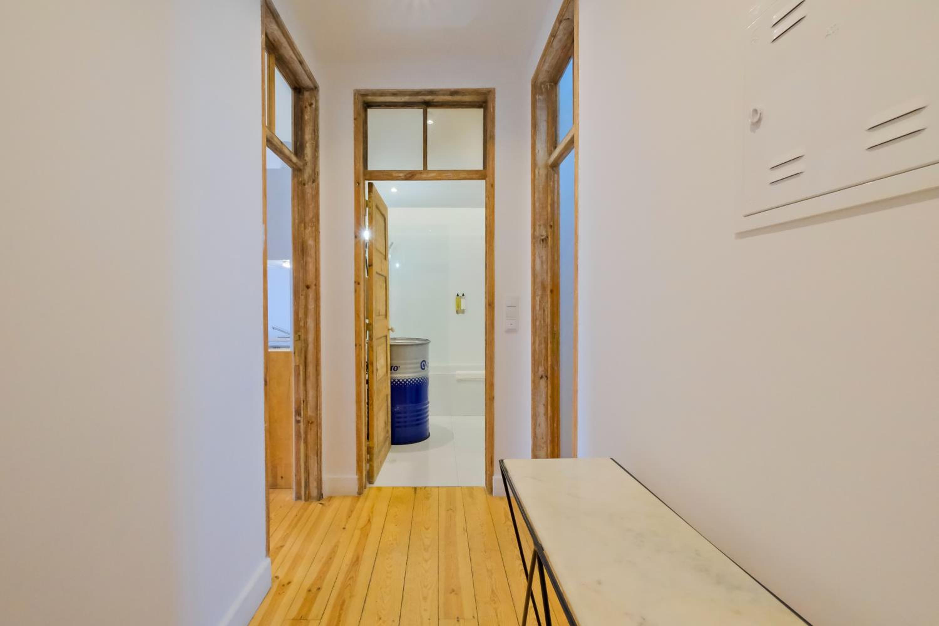 One-Bedroom Apartment with Terrace and City View thumbnail 5