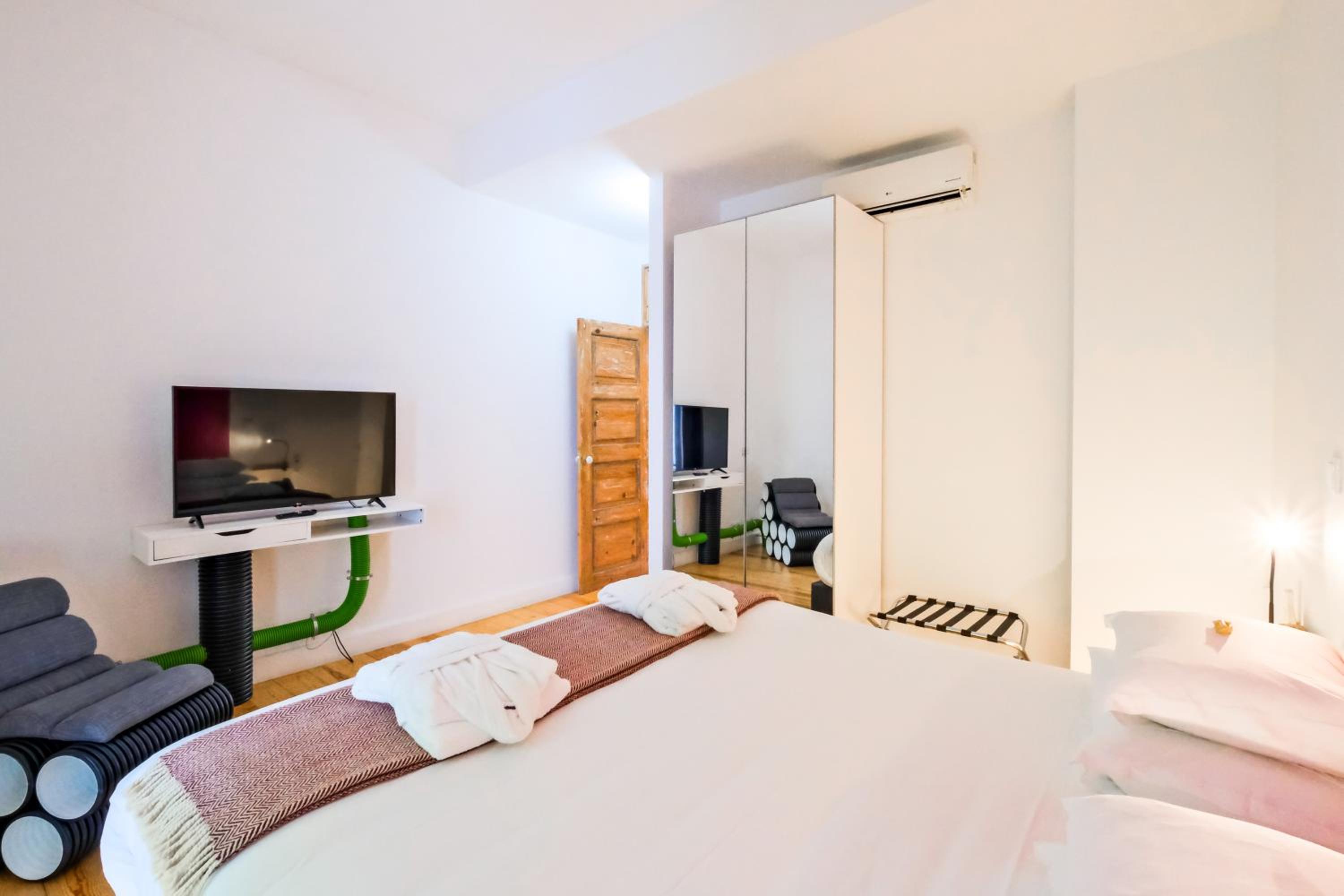 One-Bedroom Apartment with Terrace and City View
