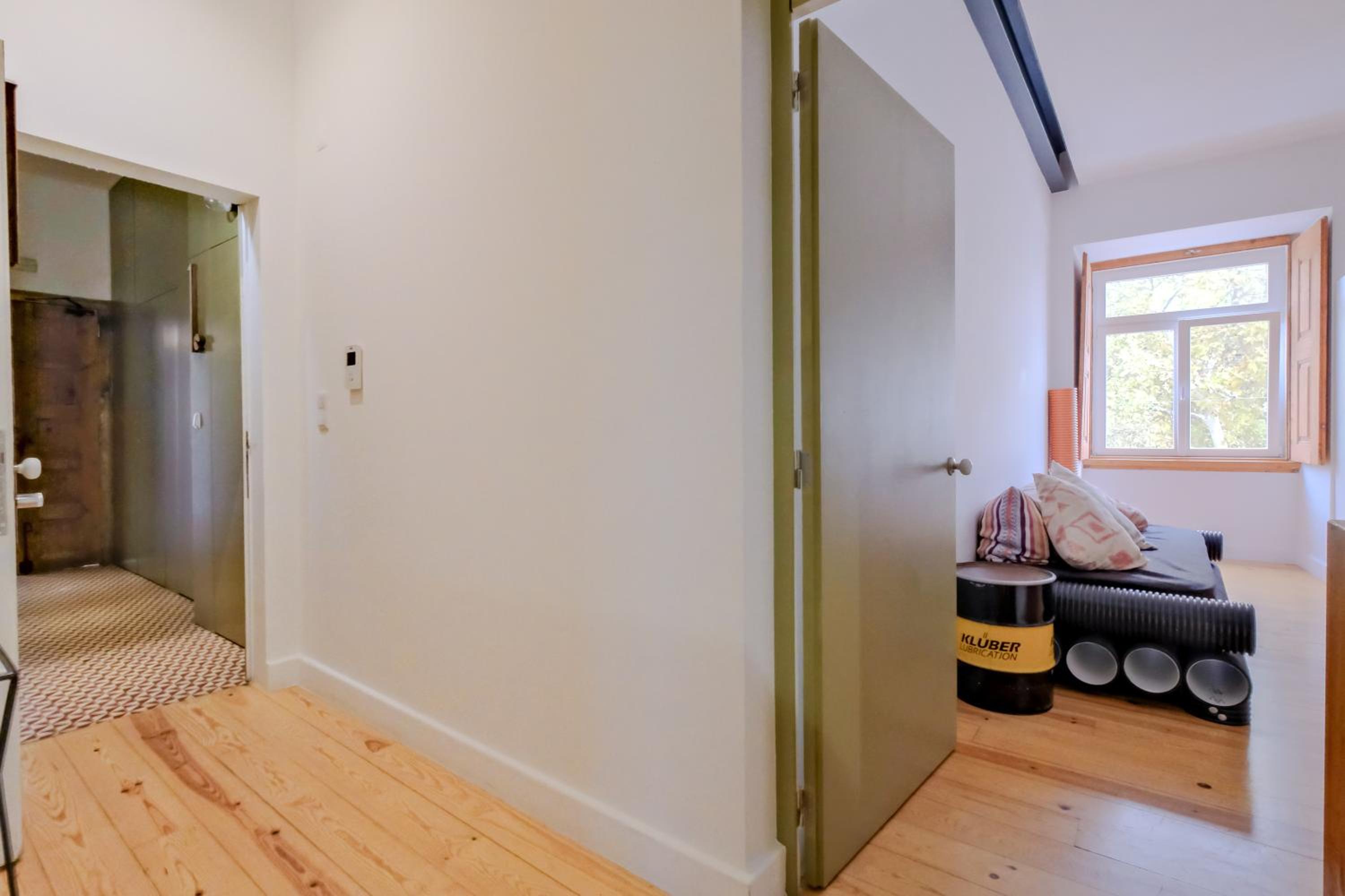 One-Bedroom Apartment with Terrace and City View thumbnail 6