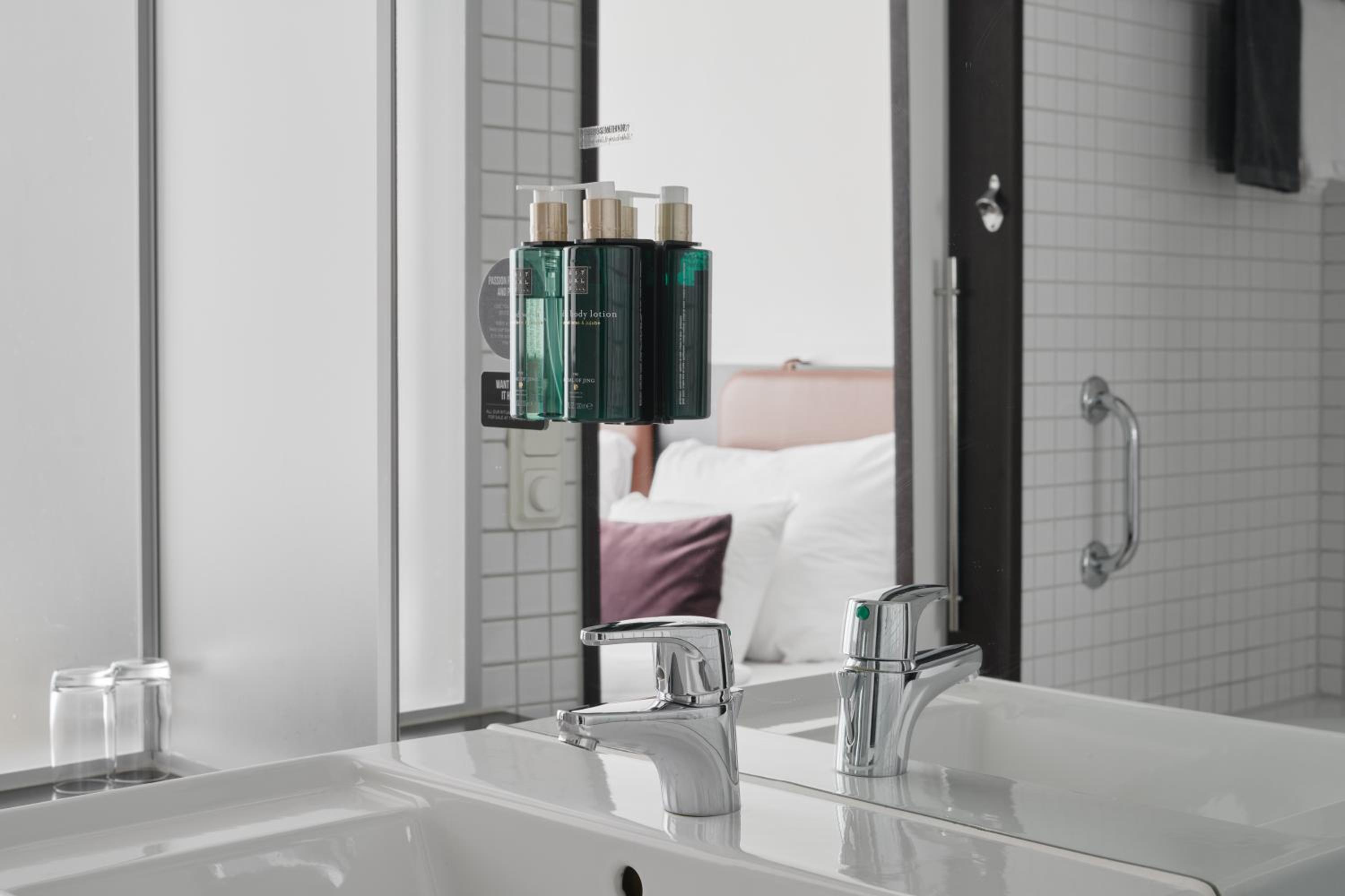 Compact Double Room - Photo 4