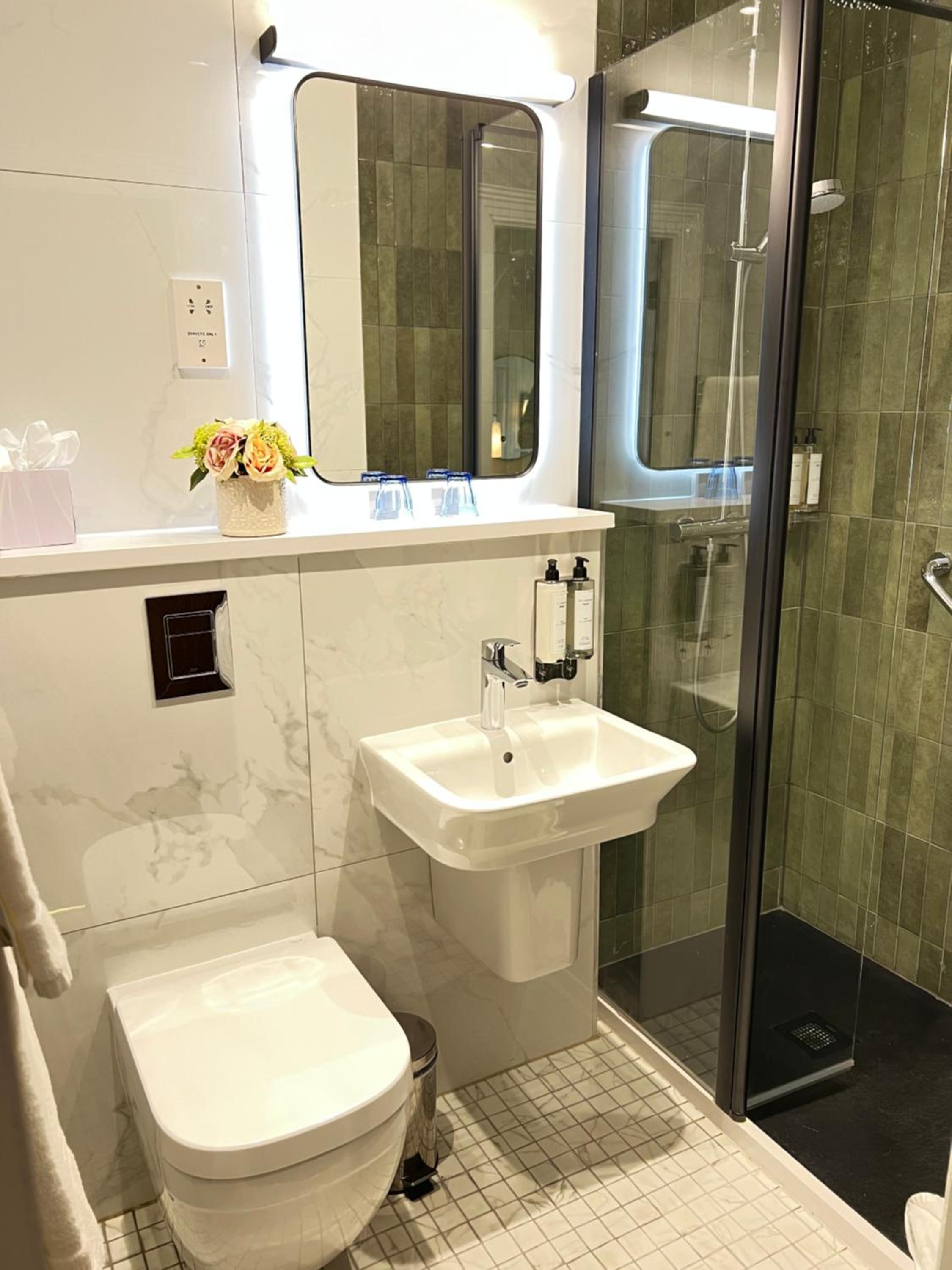 Waterloo Apartment thumbnail 6