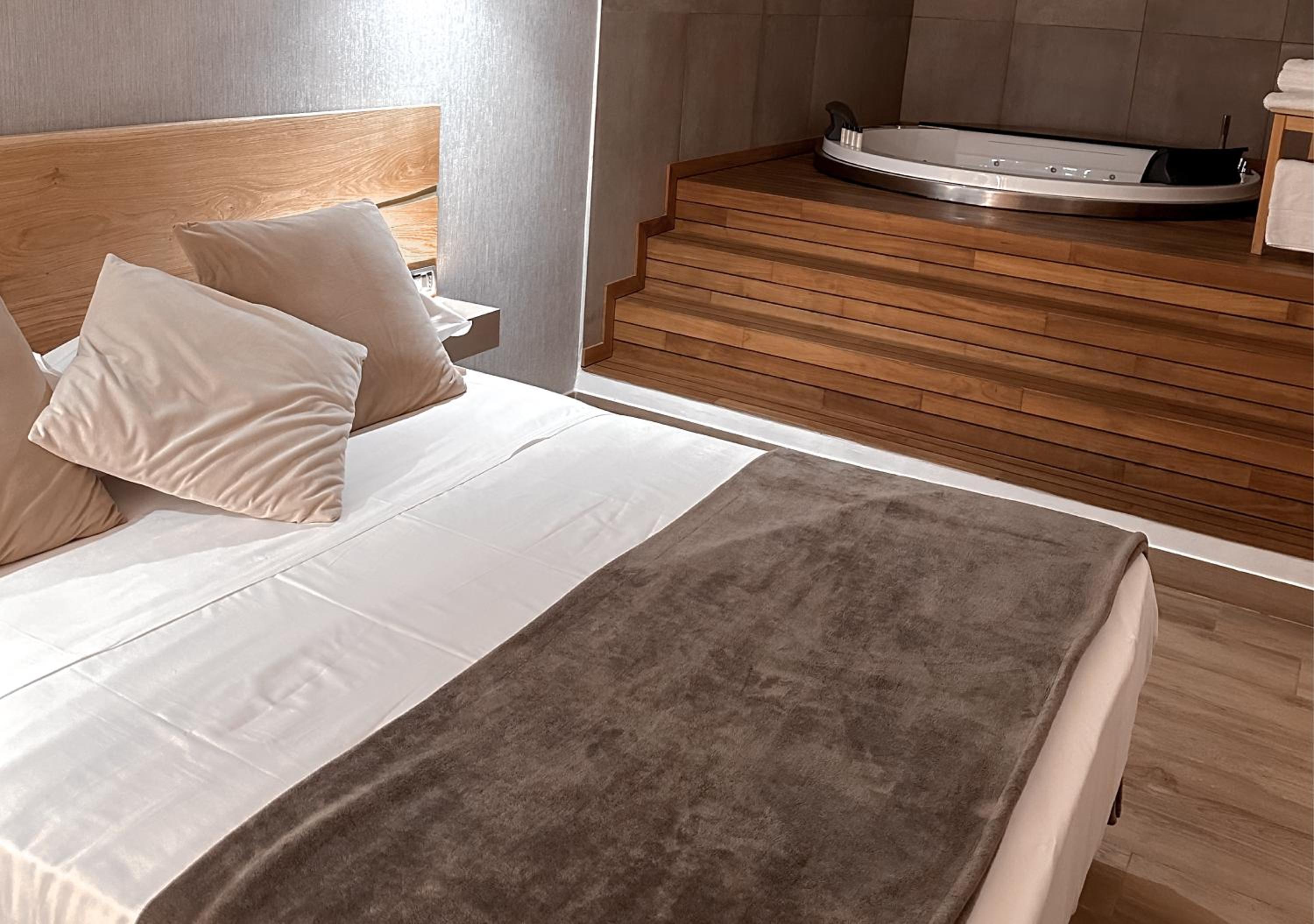 King Suite with Spa Bath photo 2