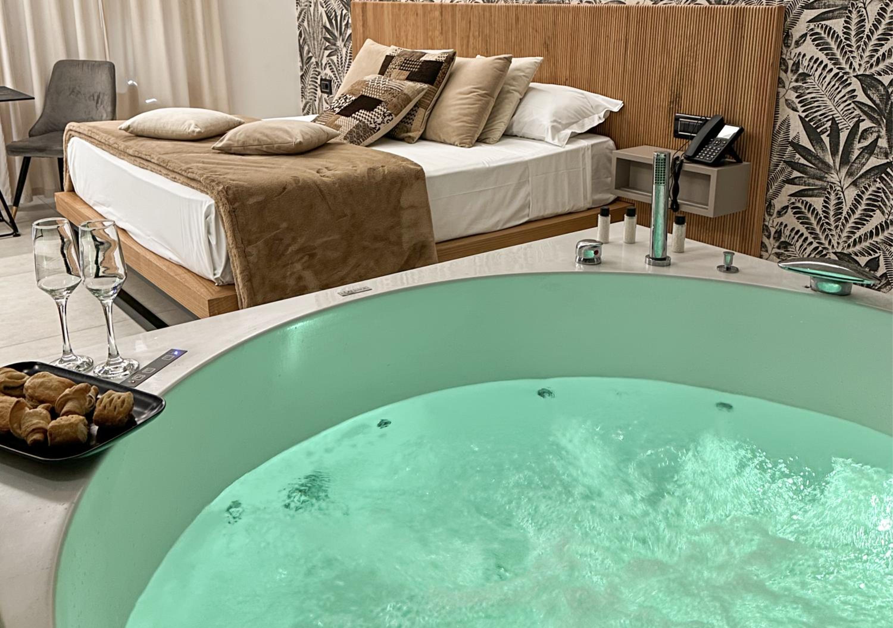 King Room with Spa Bath photo 2