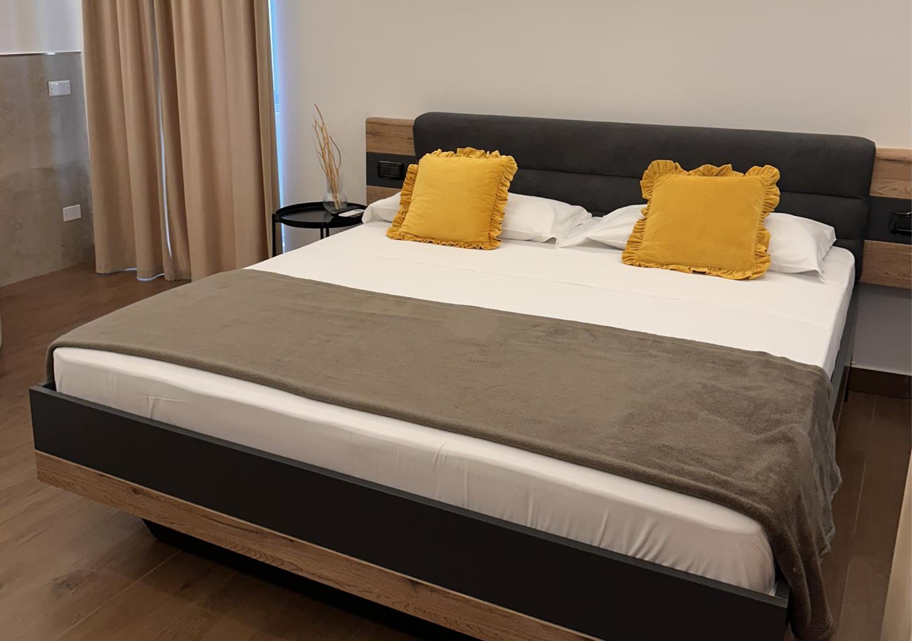 Large Double Room photo 3