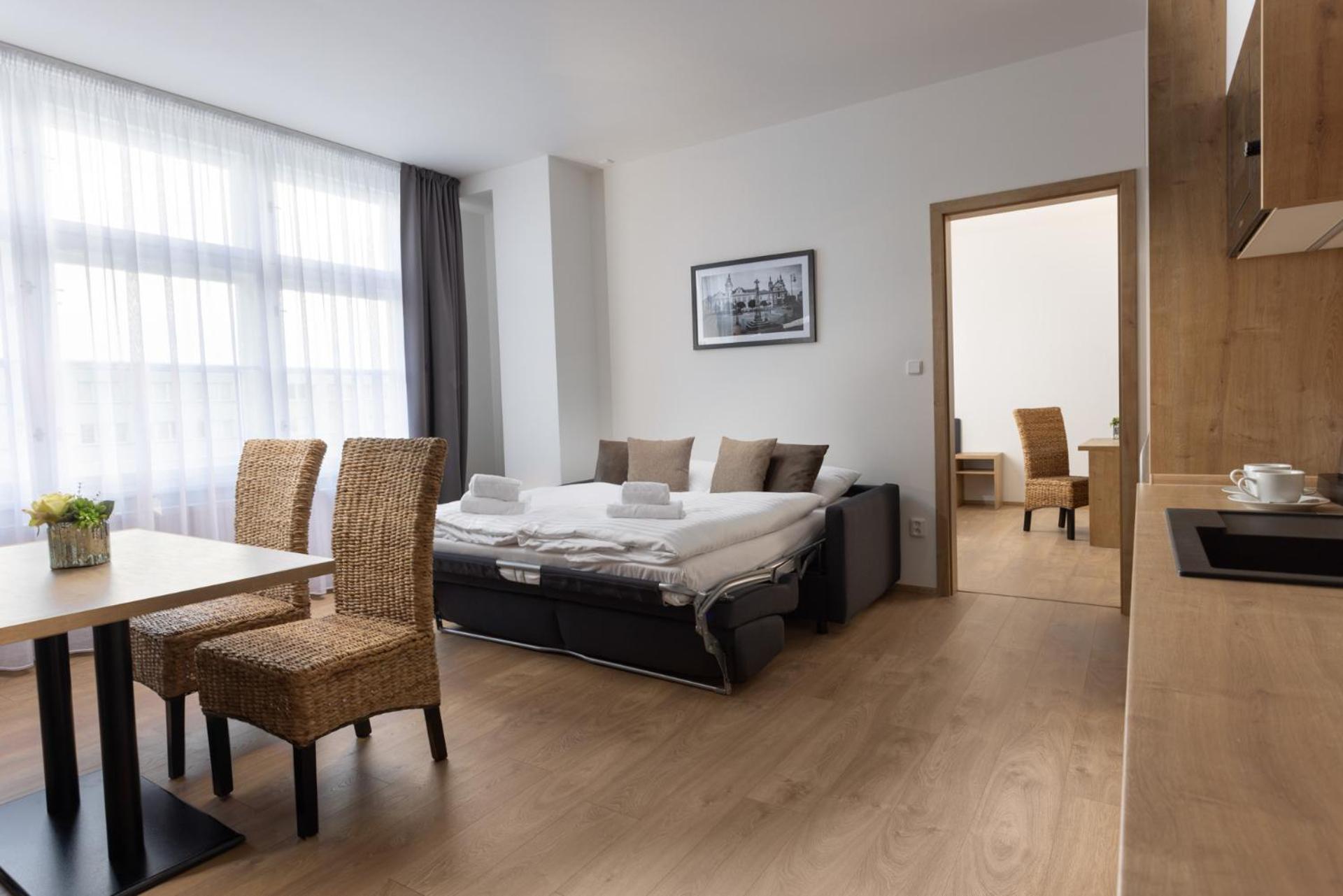 Deluxe Two-bedroom Apartment with Kitchen