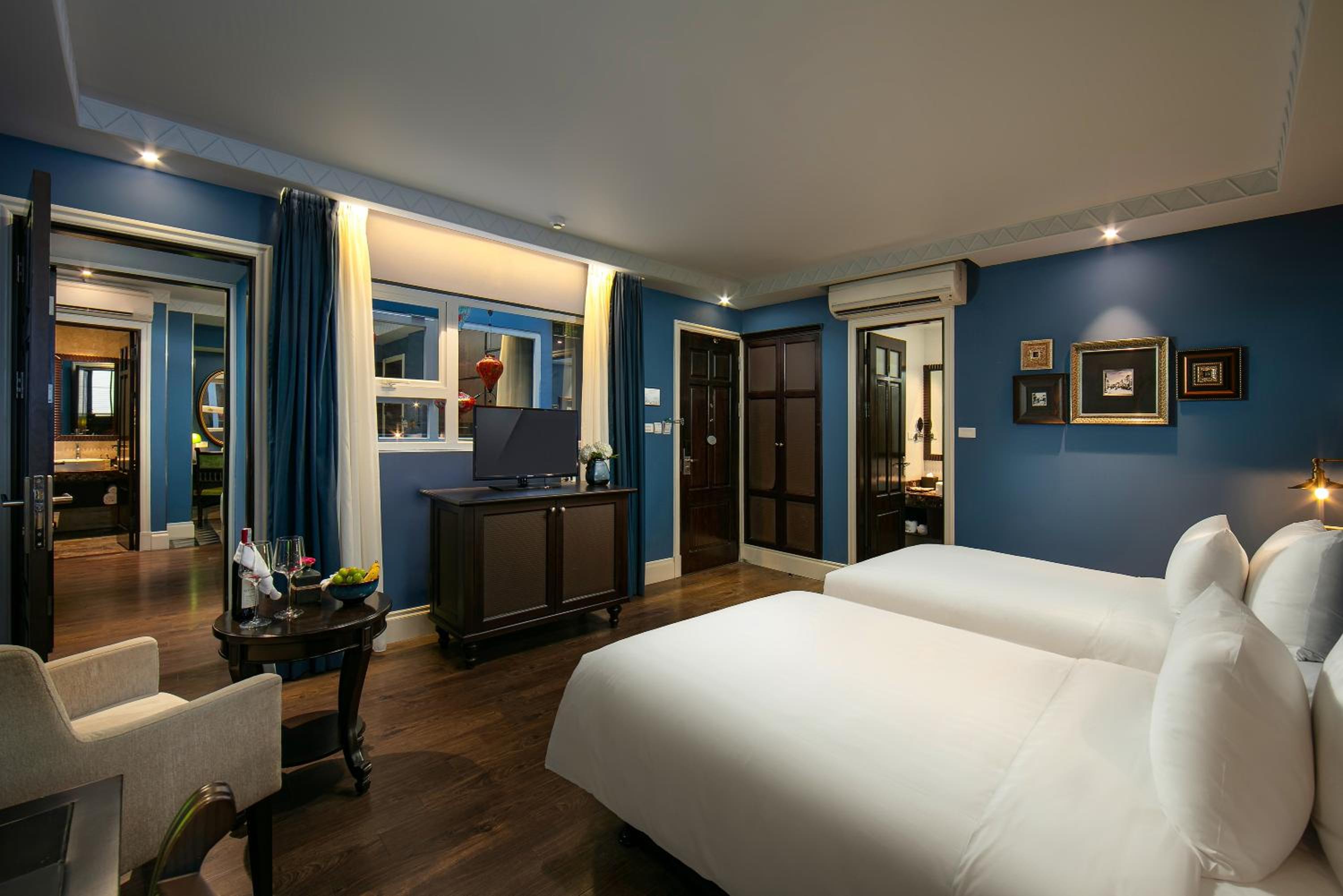 Premium Twin Room with Window photo 3
