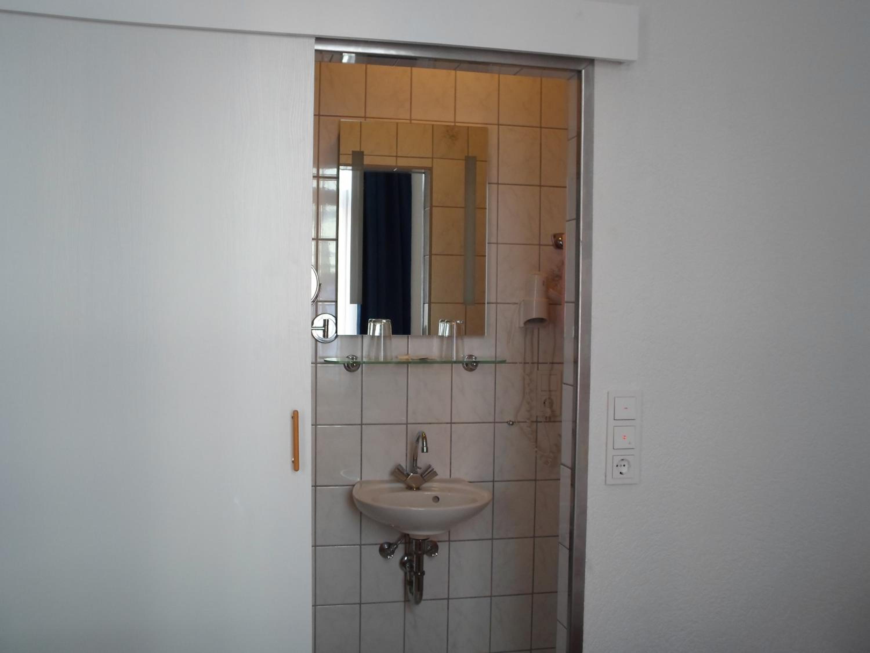 Double Room - Main Building - Photo 9