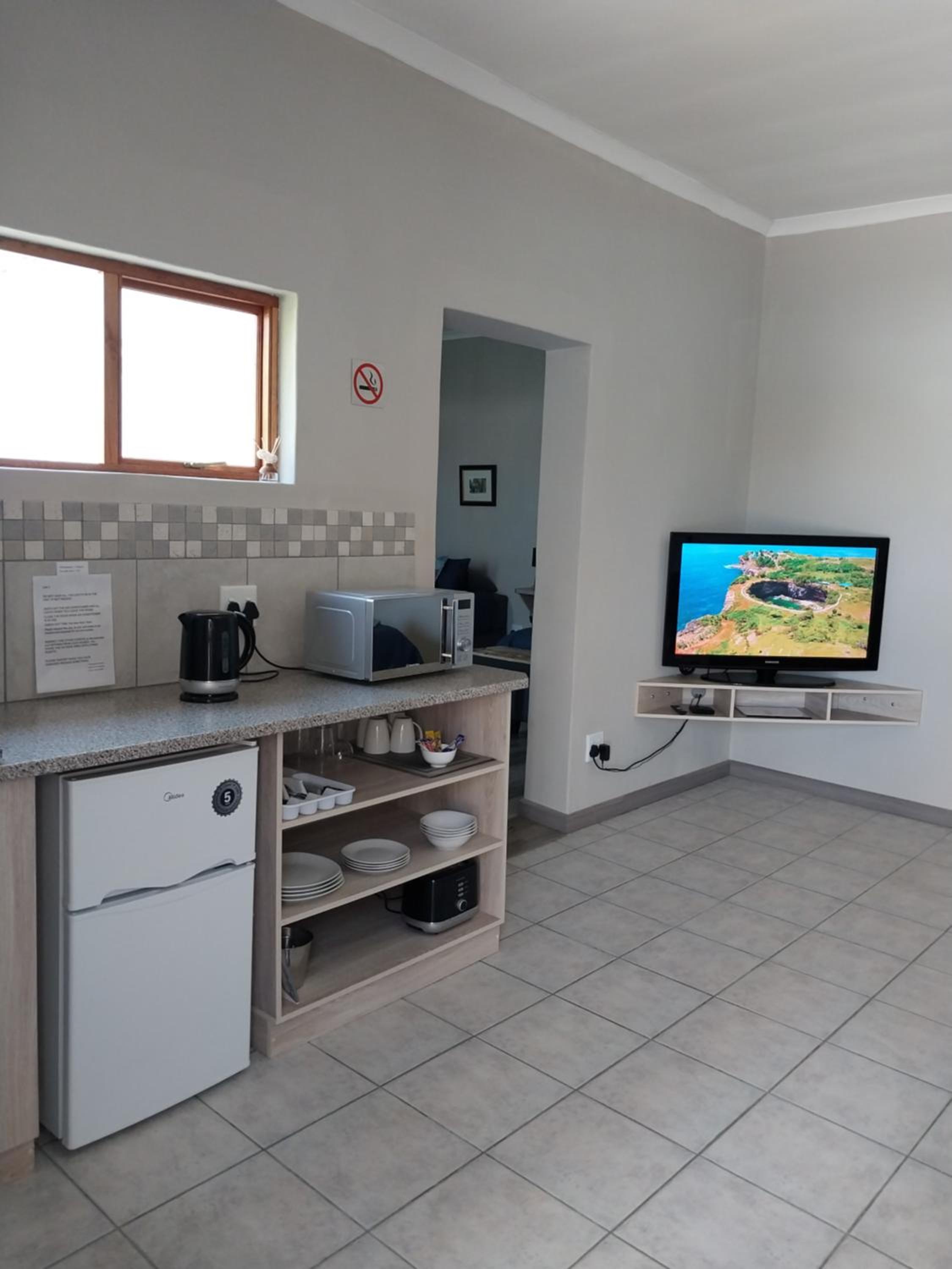 Family Room with Garden View - Photo 4
