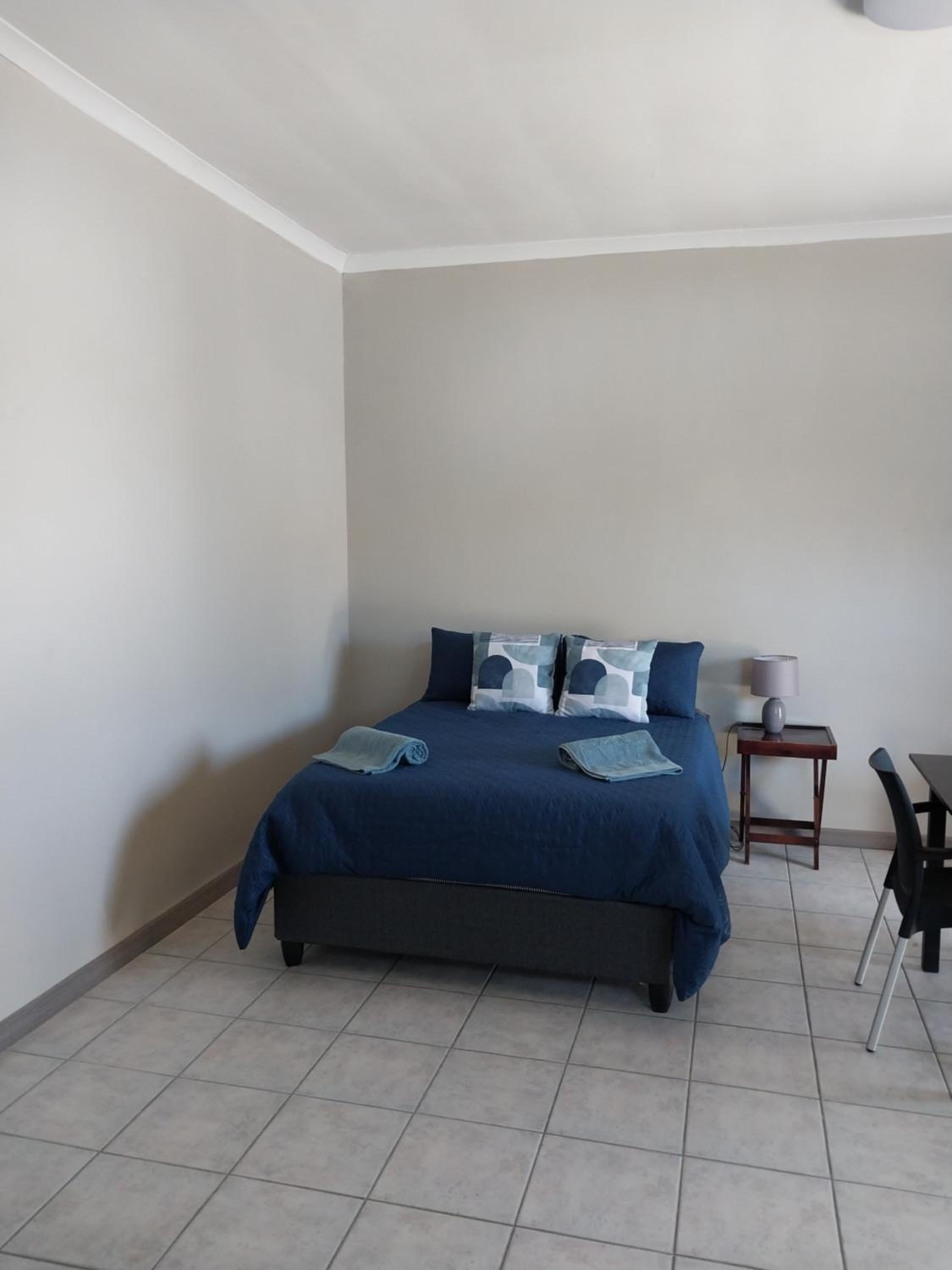 Family Room with Garden View - Photo 3