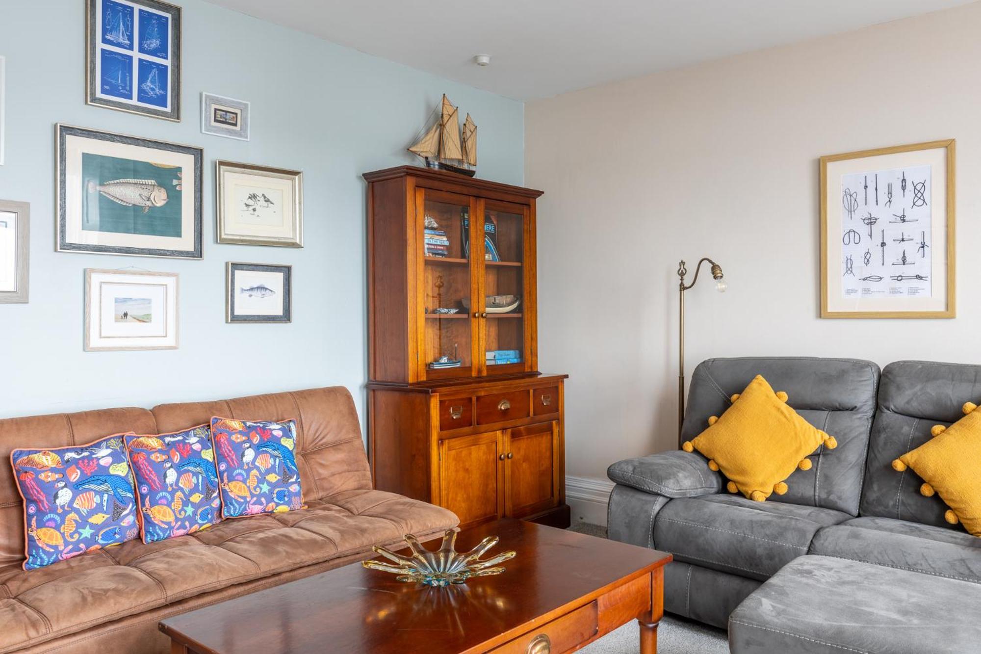 One-Bedroom Apartment - Photo 3