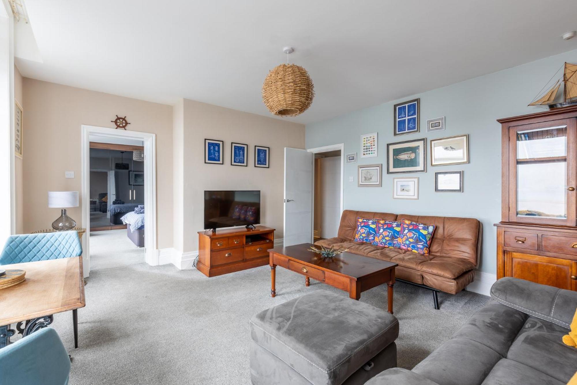 One-Bedroom Apartment - Photo 6