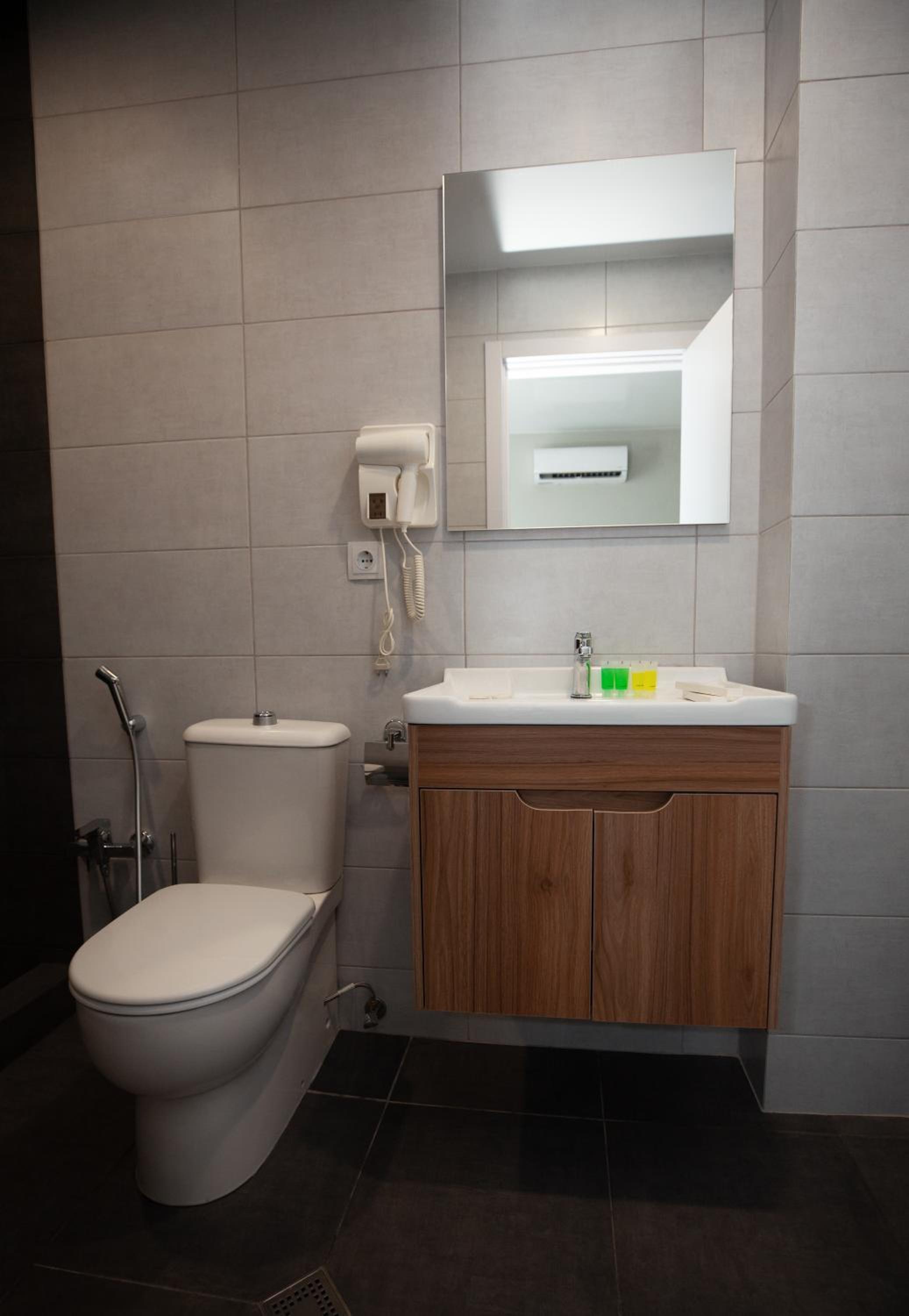 Budget Double Room - Photo 5