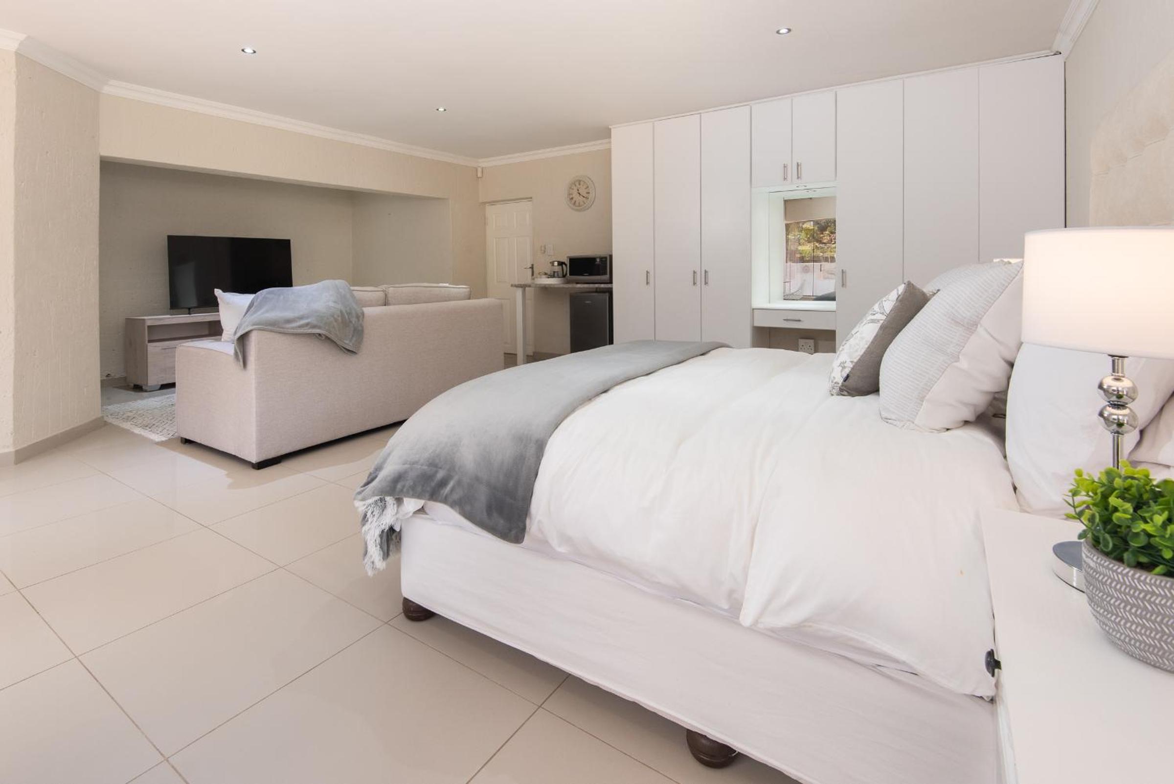 Deluxe King Room photo 2