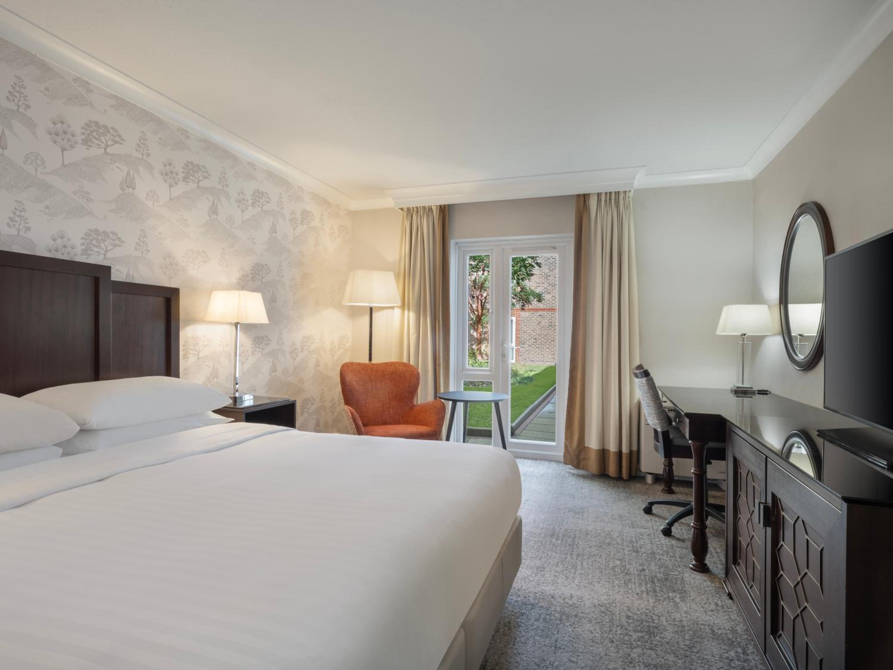 Deluxe King Room - Photo 4
