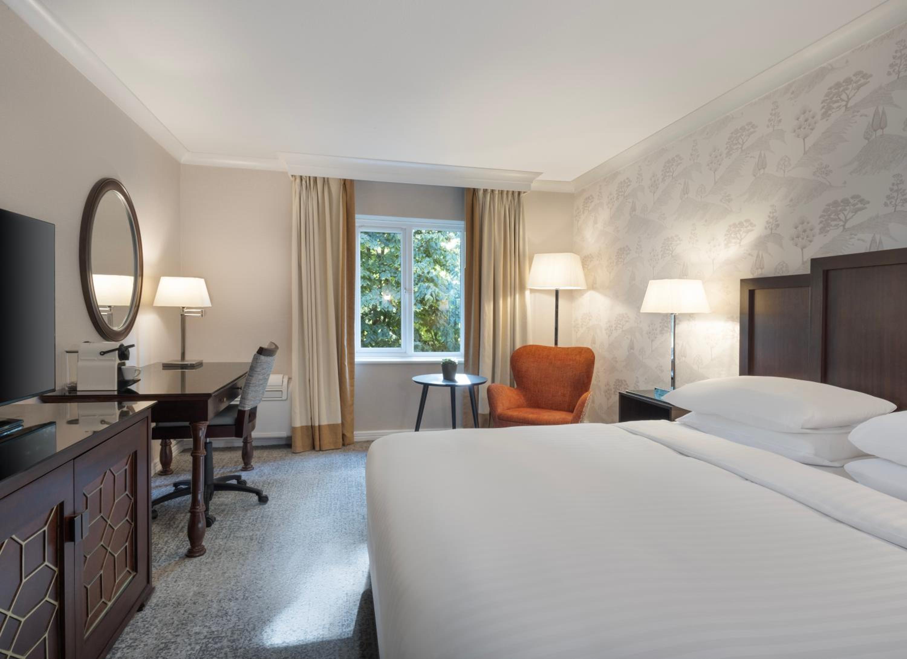 Superior King Room - Photo 2