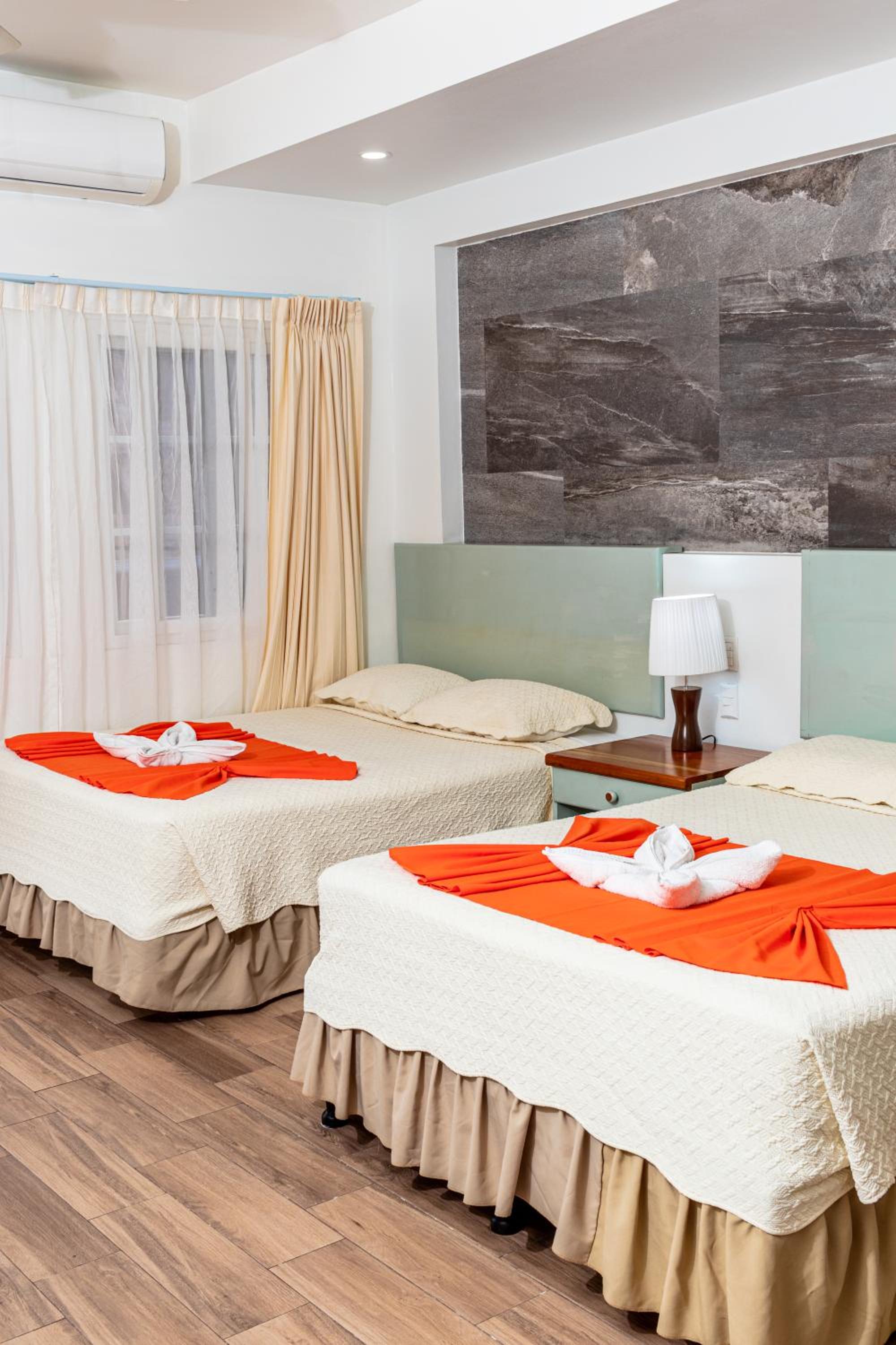 Twin Room with Lake View photo 3