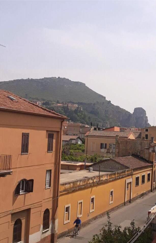 Deluxe Single Room with Balcony photo 1