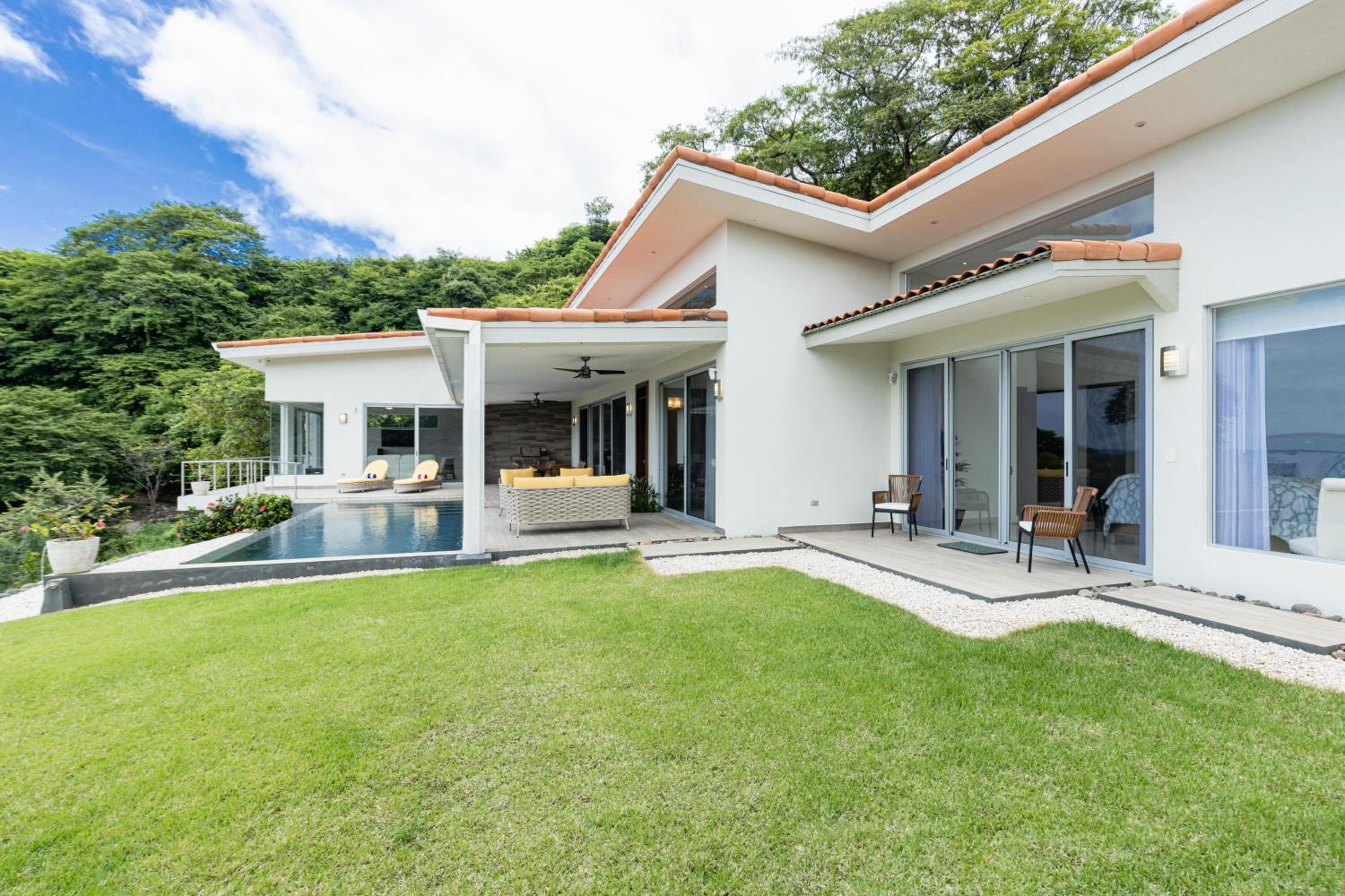 Deluxe Villa photo 2