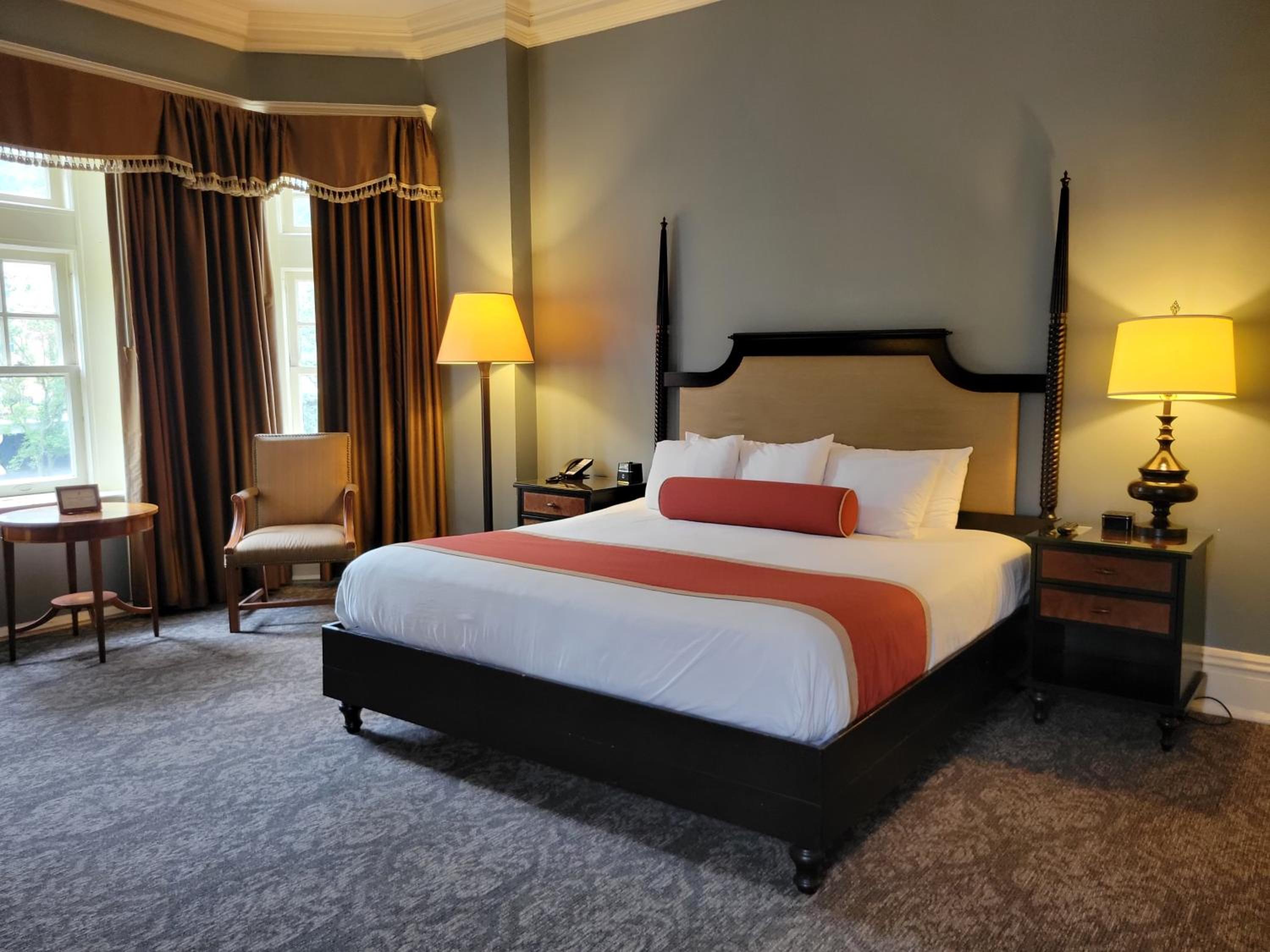 Superior Room with King Bed - Photo 1