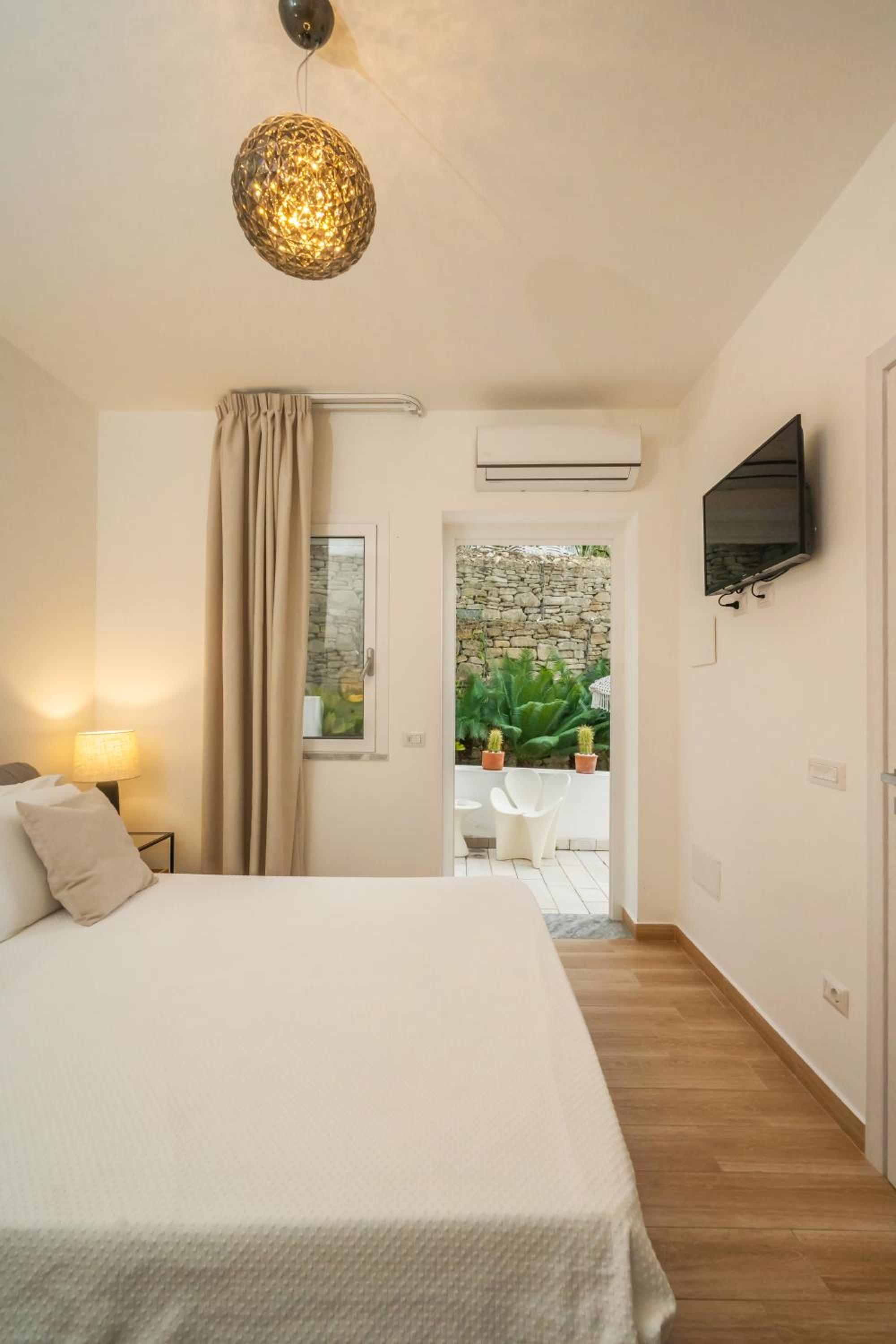 Double Room - Photo 13