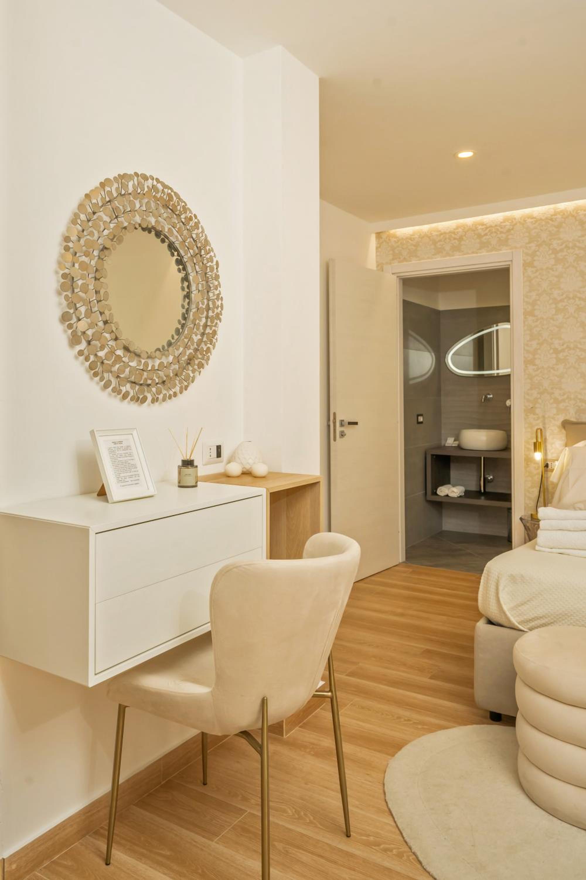 Queen Room with Spa Bath photo 3