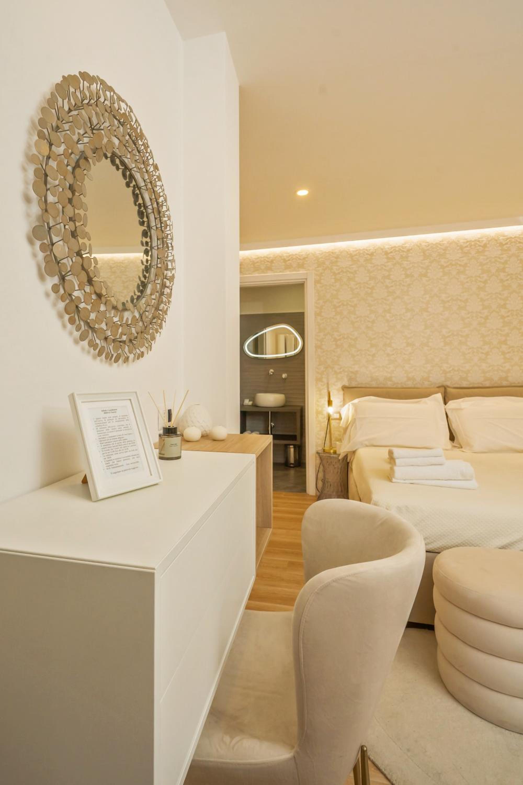Queen Room with Spa Bath photo 2