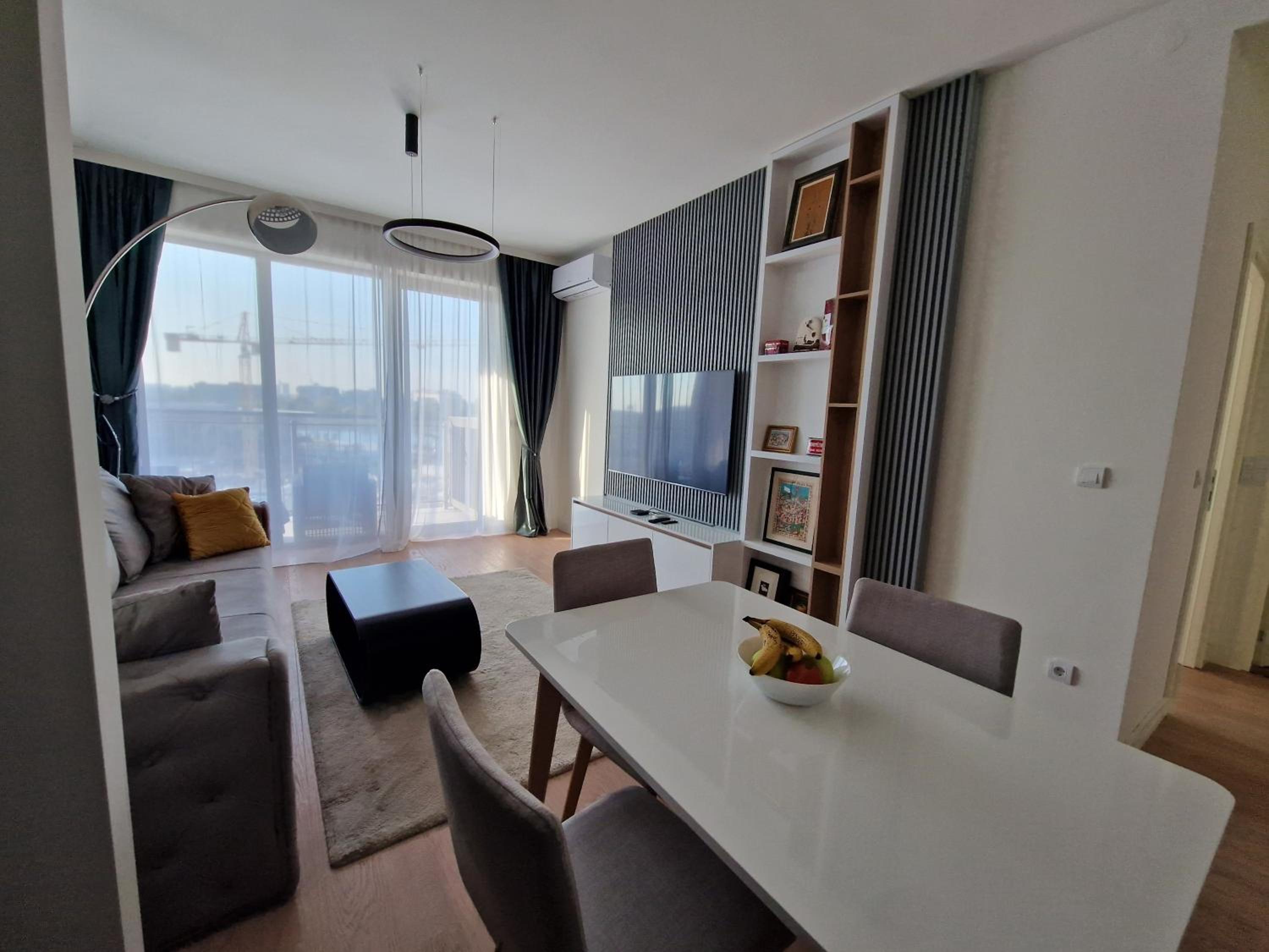 One-Bedroom Apartment photo 1