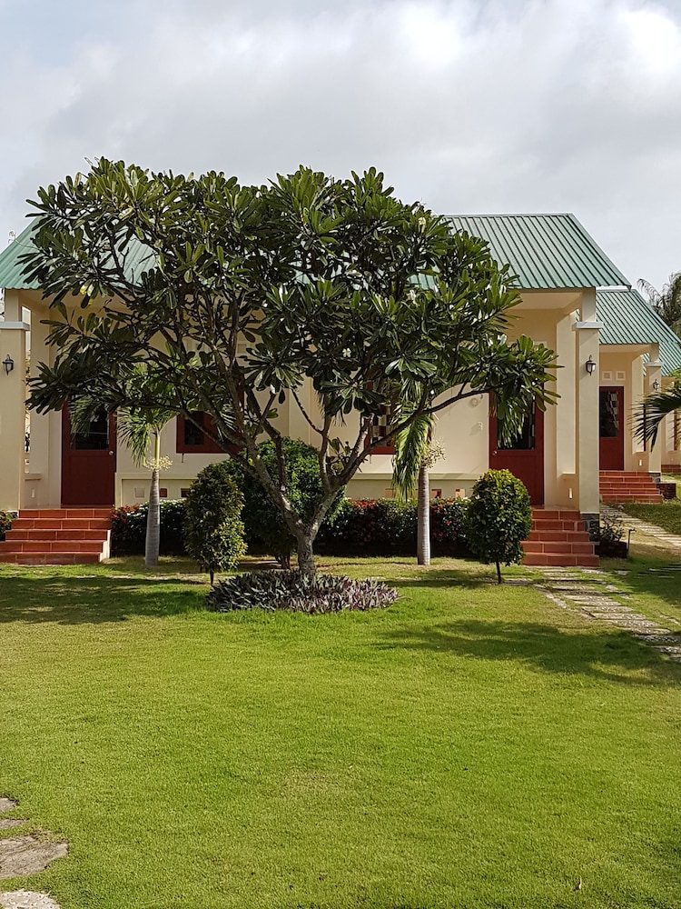 Deluxe Quadruple Room, 2 Queen Beds, Non Smoking, Garden View