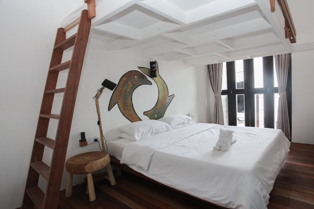 Dolphin Family Room photo 2