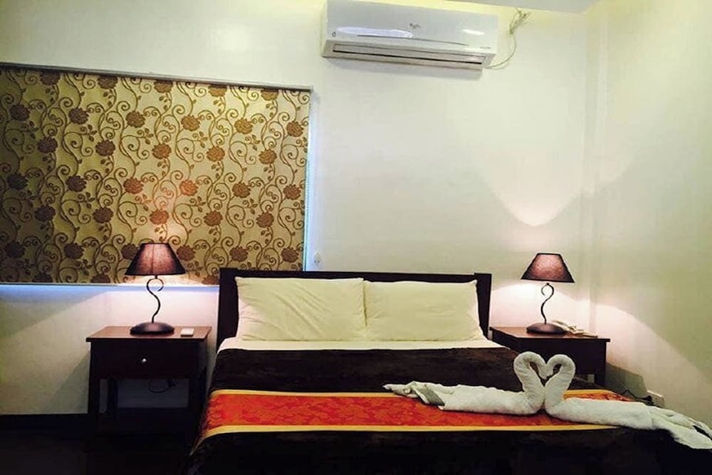 Condo Suite Room - Photo 2
