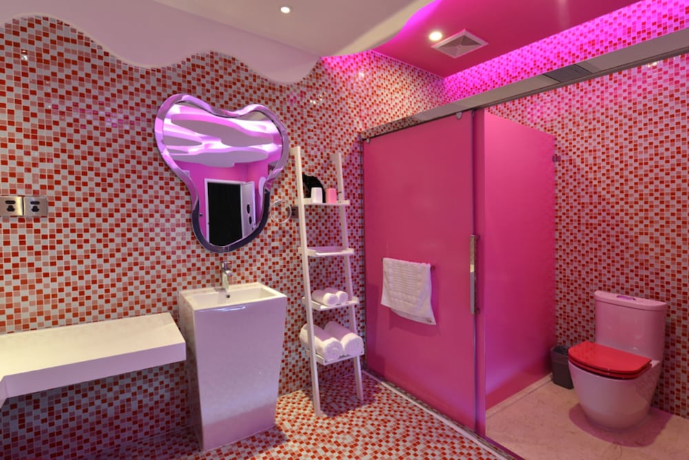 Romantic Double Room with Round Bed photo 3