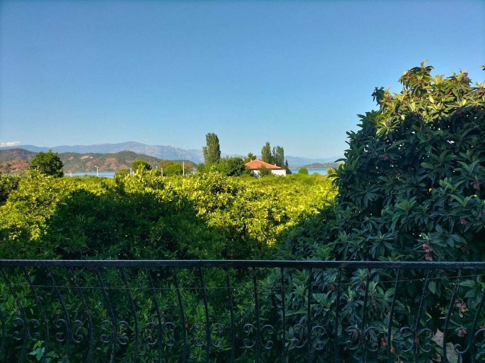 Family Triple Room, Balcony, Lake View photo 3
