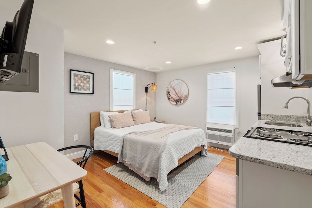 Deluxe Studio Suite