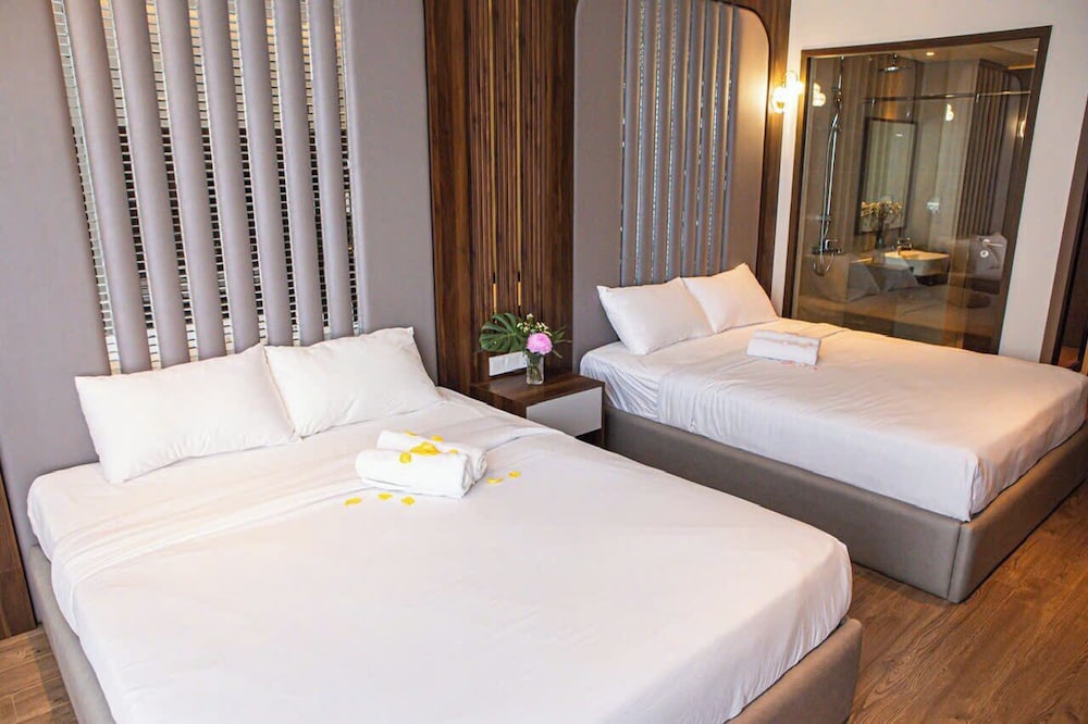 Deluxe Quadruple Room, Pool View photo 2