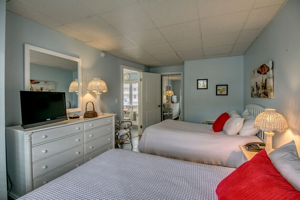 Two Bedroom, 2 Bathroom pool side unit