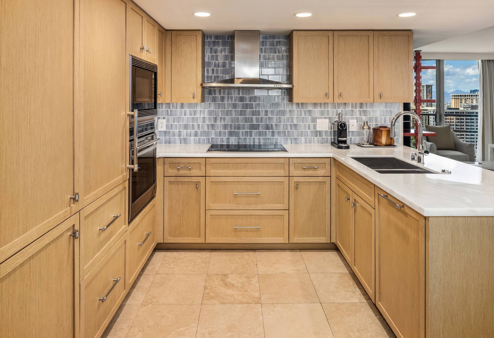 Premium 1 Bedroom Ocean View Suite with Den thumbnail 6
