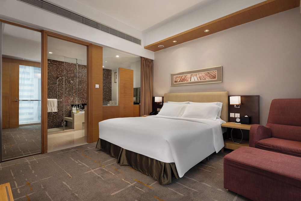 Suite, 1 King Bed - Photo 1