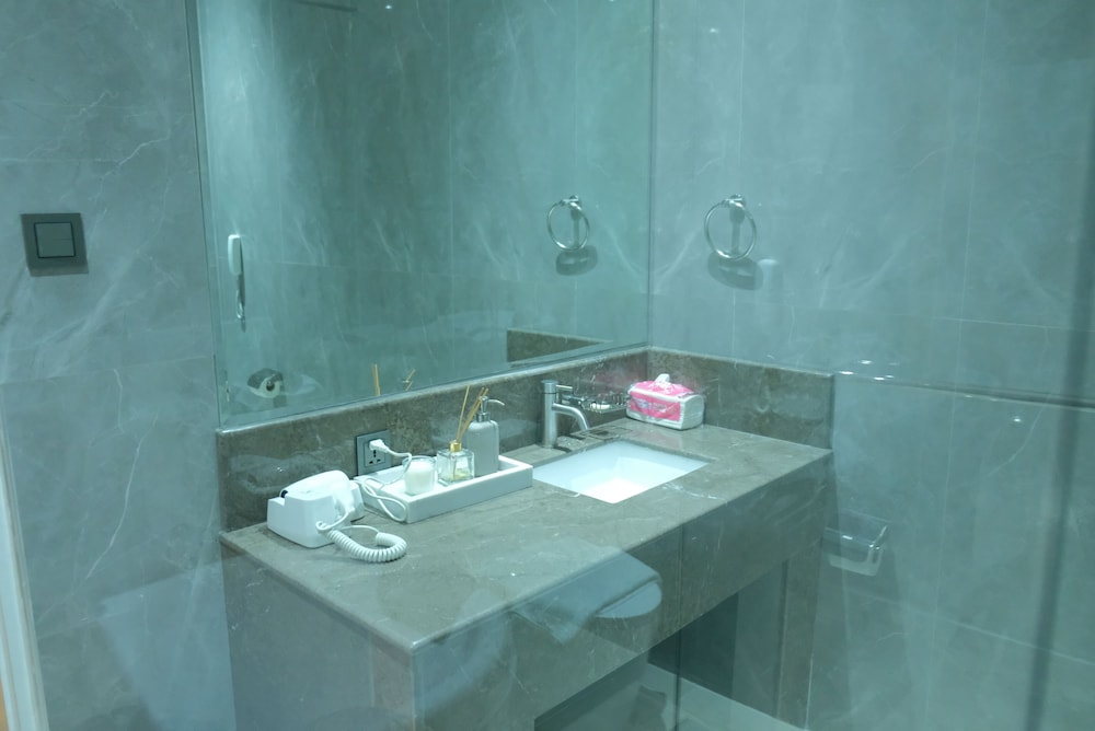 Premier Suite - Photo 2