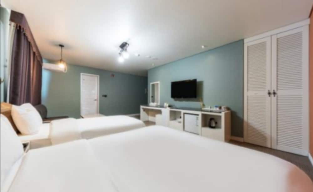Deluxe Twin Room (Room Only) photo 2