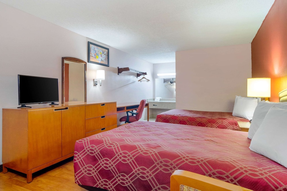 Standard Room, 2 Double Beds - Photo 3
