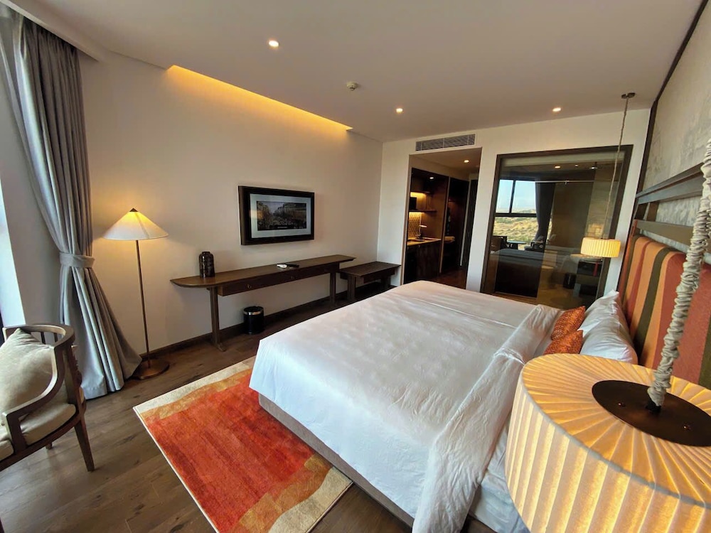 Deluxe Double Room, Partial Ocean View photo 2