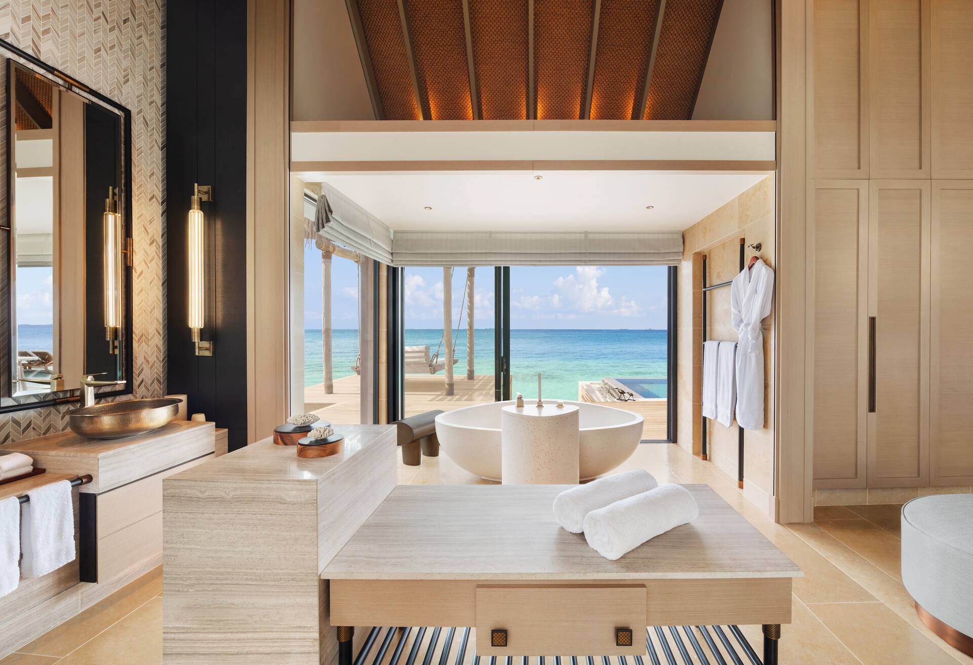Two Queen Bedded Grand Reef Villa With Pool