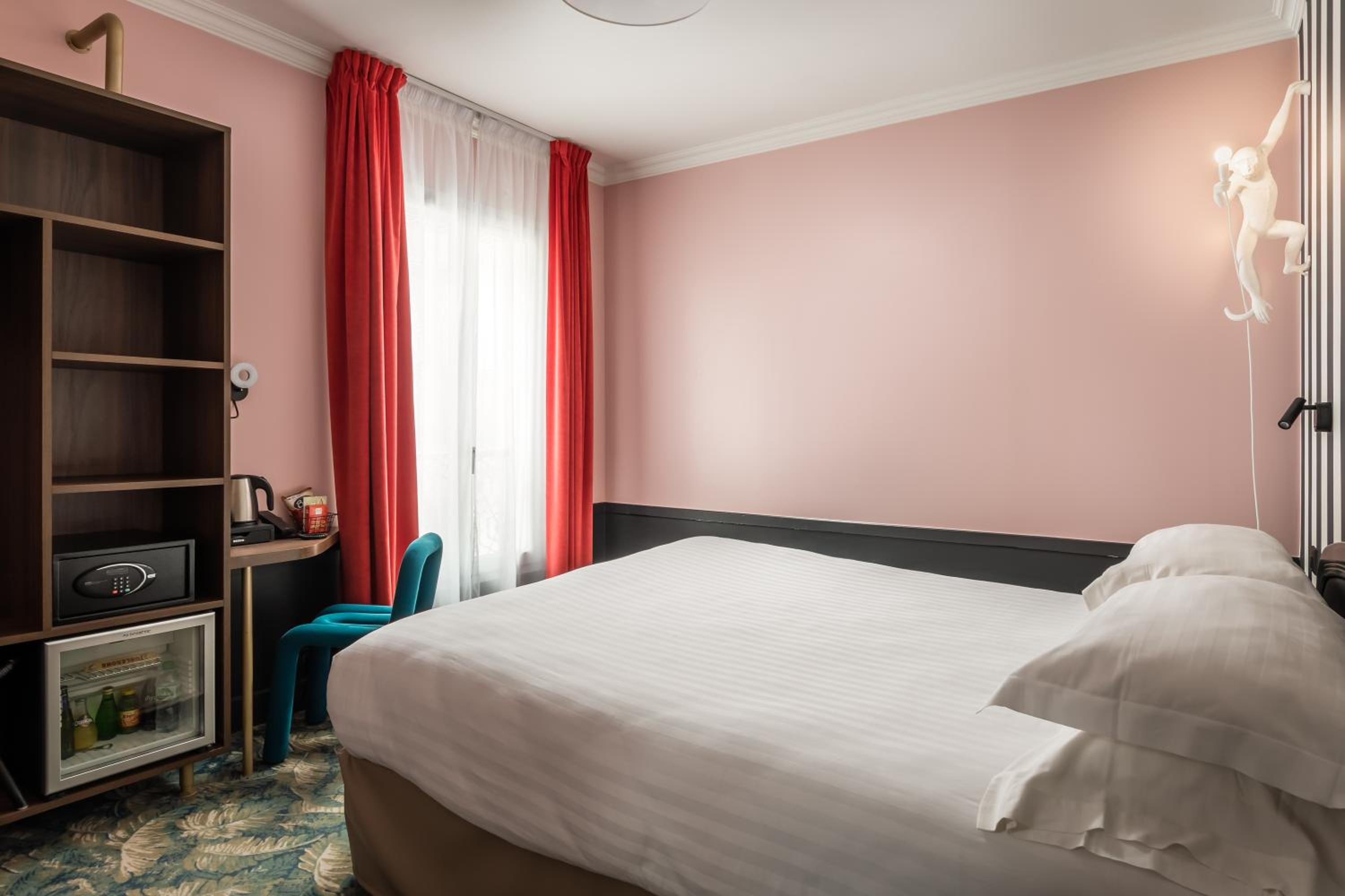Two Connecting Rooms (3 people)